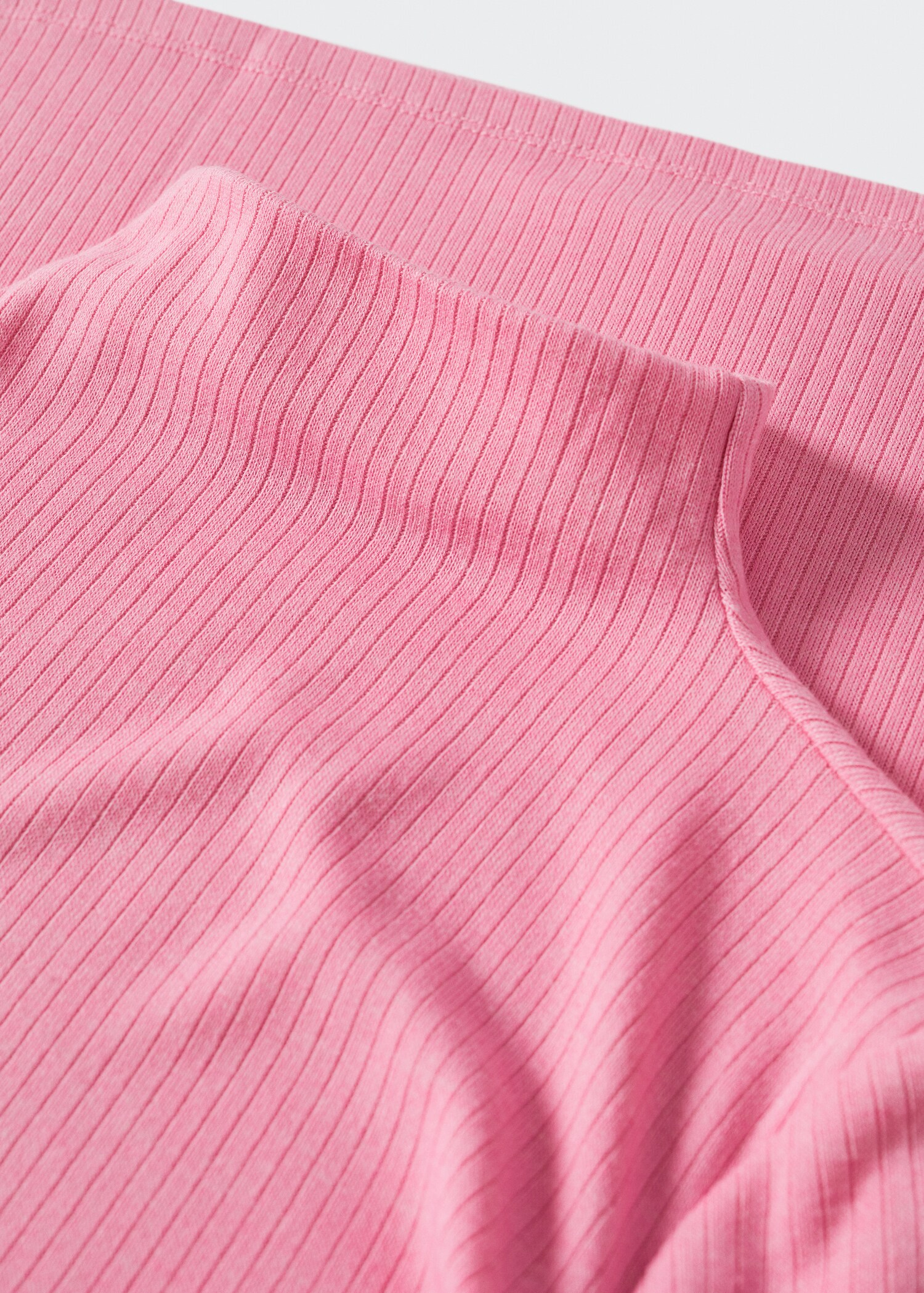 Geripptes T-Shirt mit Rollkragen - Detail des Artikels 8