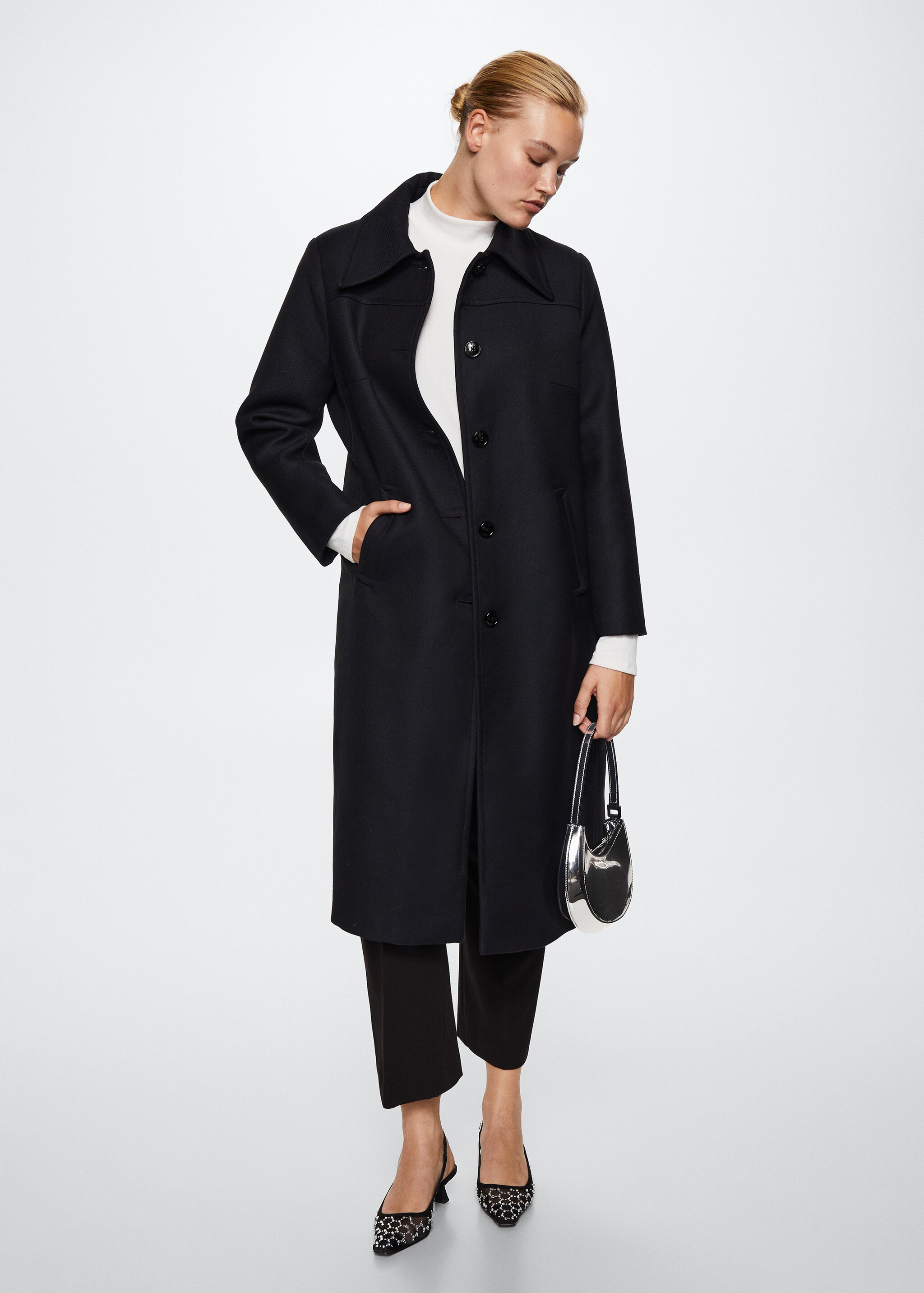 Fitted coat with buttons - Details of the article 3