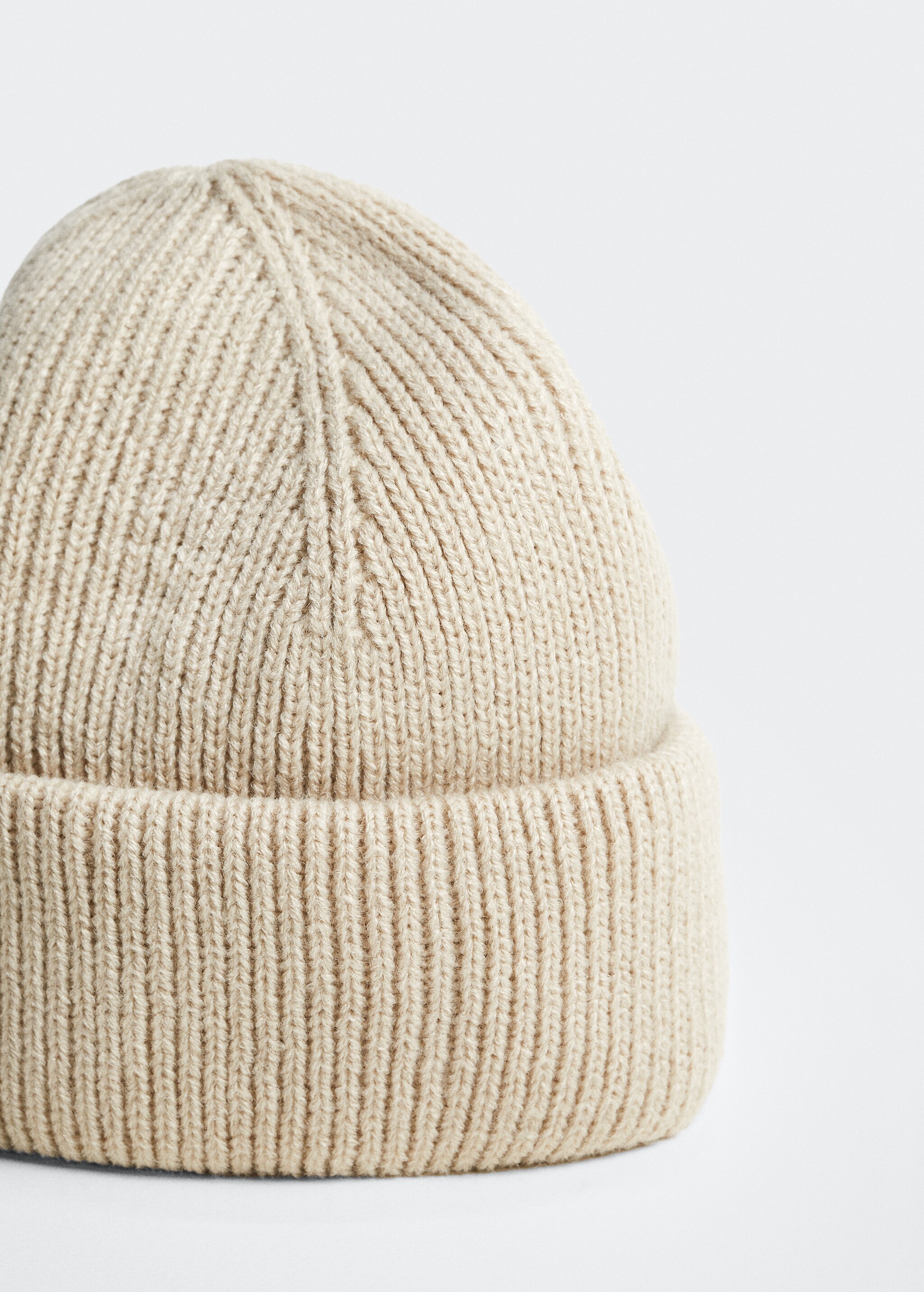 Short knitted hat - Details of the article 2