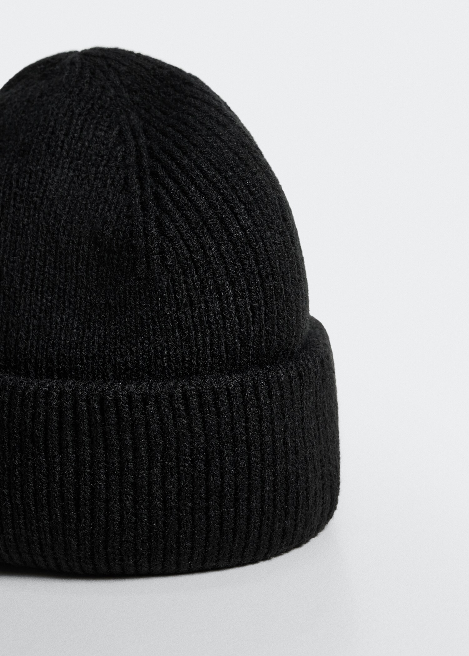 Short knitted hat - Details of the article 2