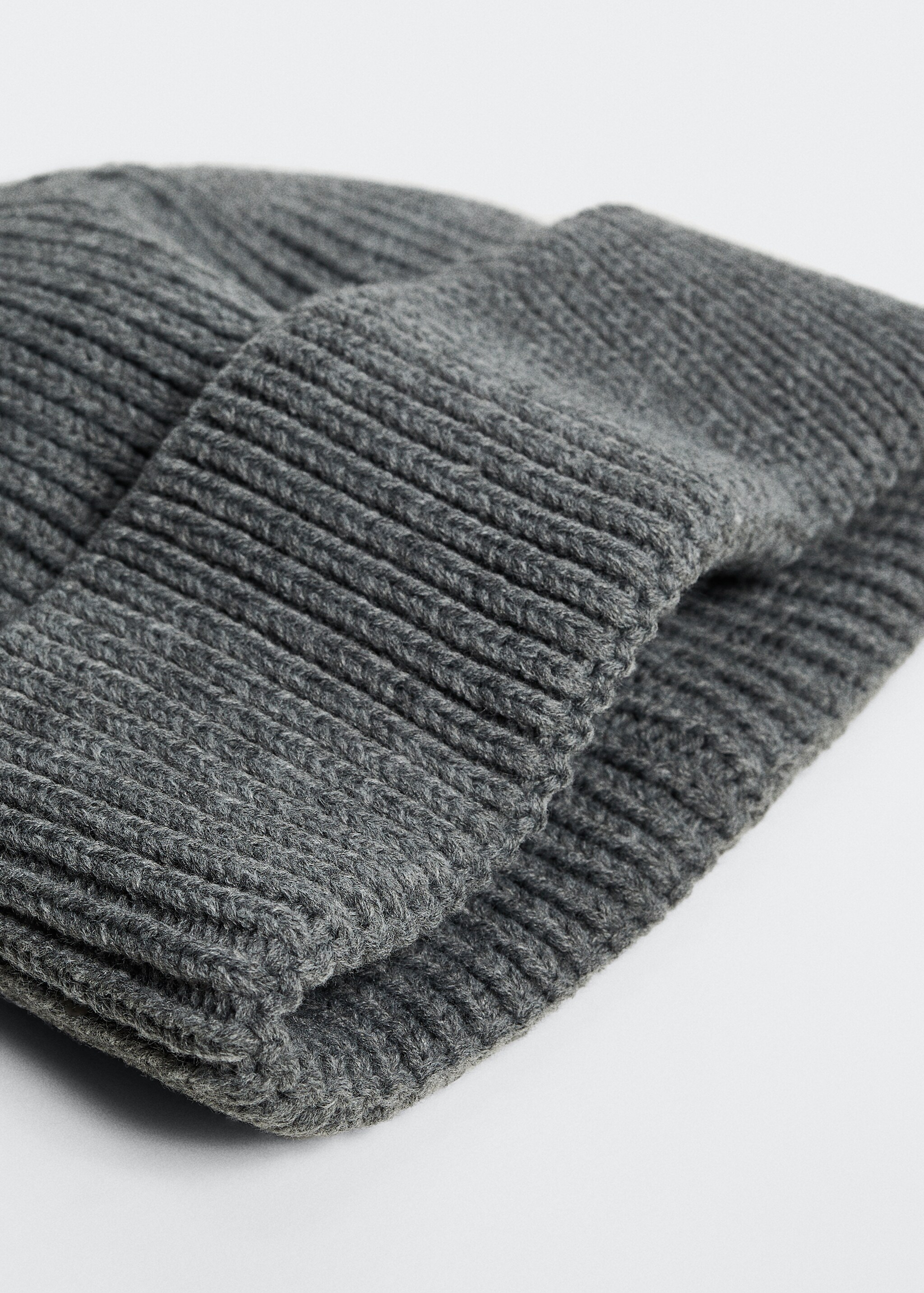 Short knitted hat - Medium plane