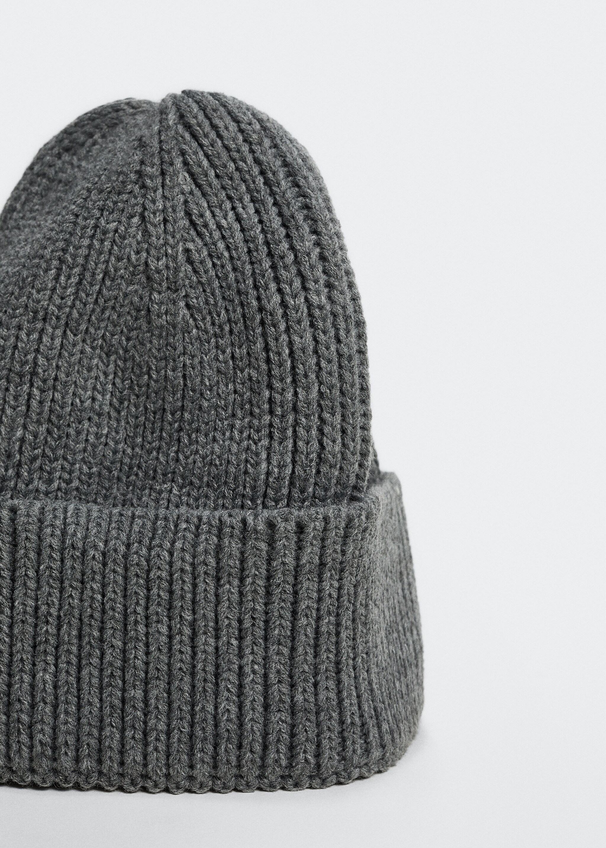 Short knitted hat - Details of the article 2