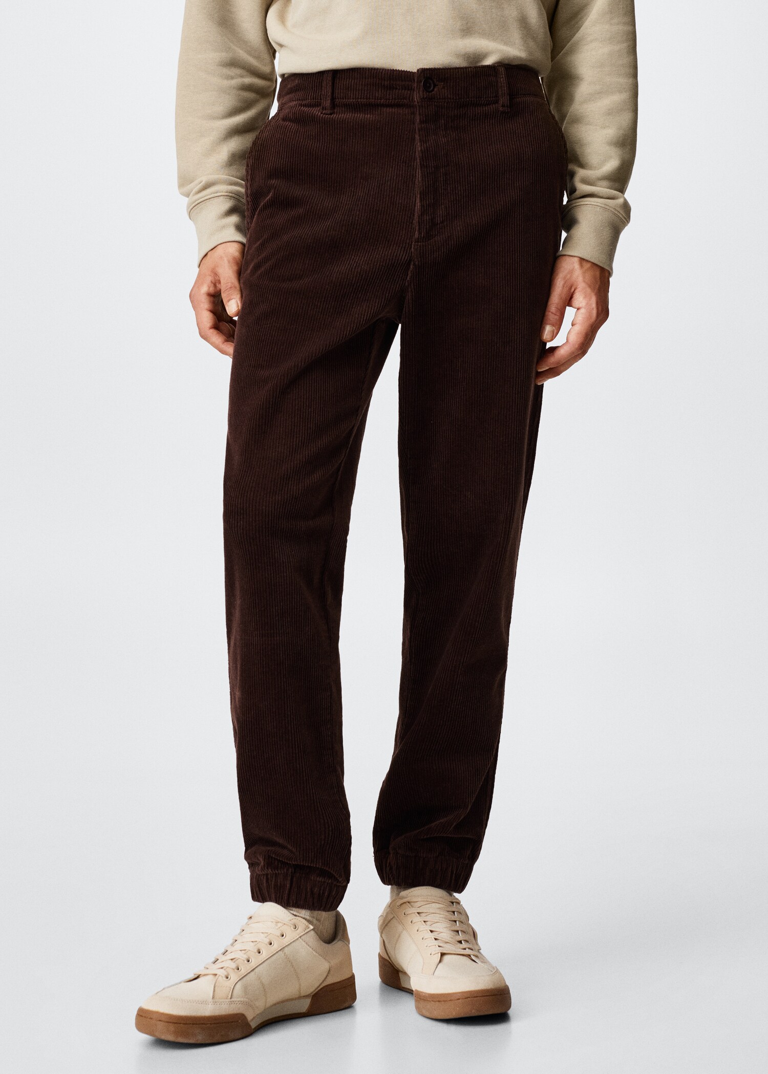 Pantalon de jogging velours côtelé - Plan moyen