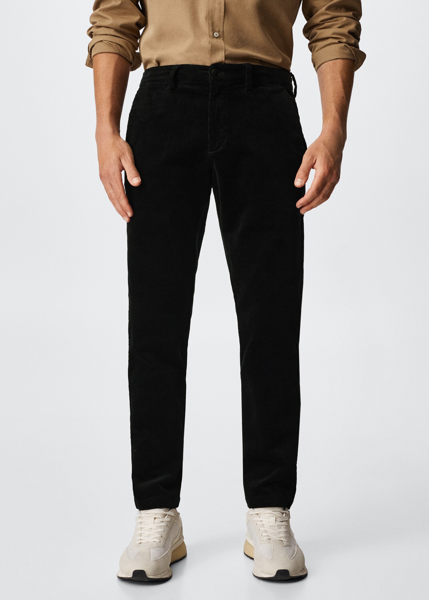 Pantalón tapered crop pana - Plano medio