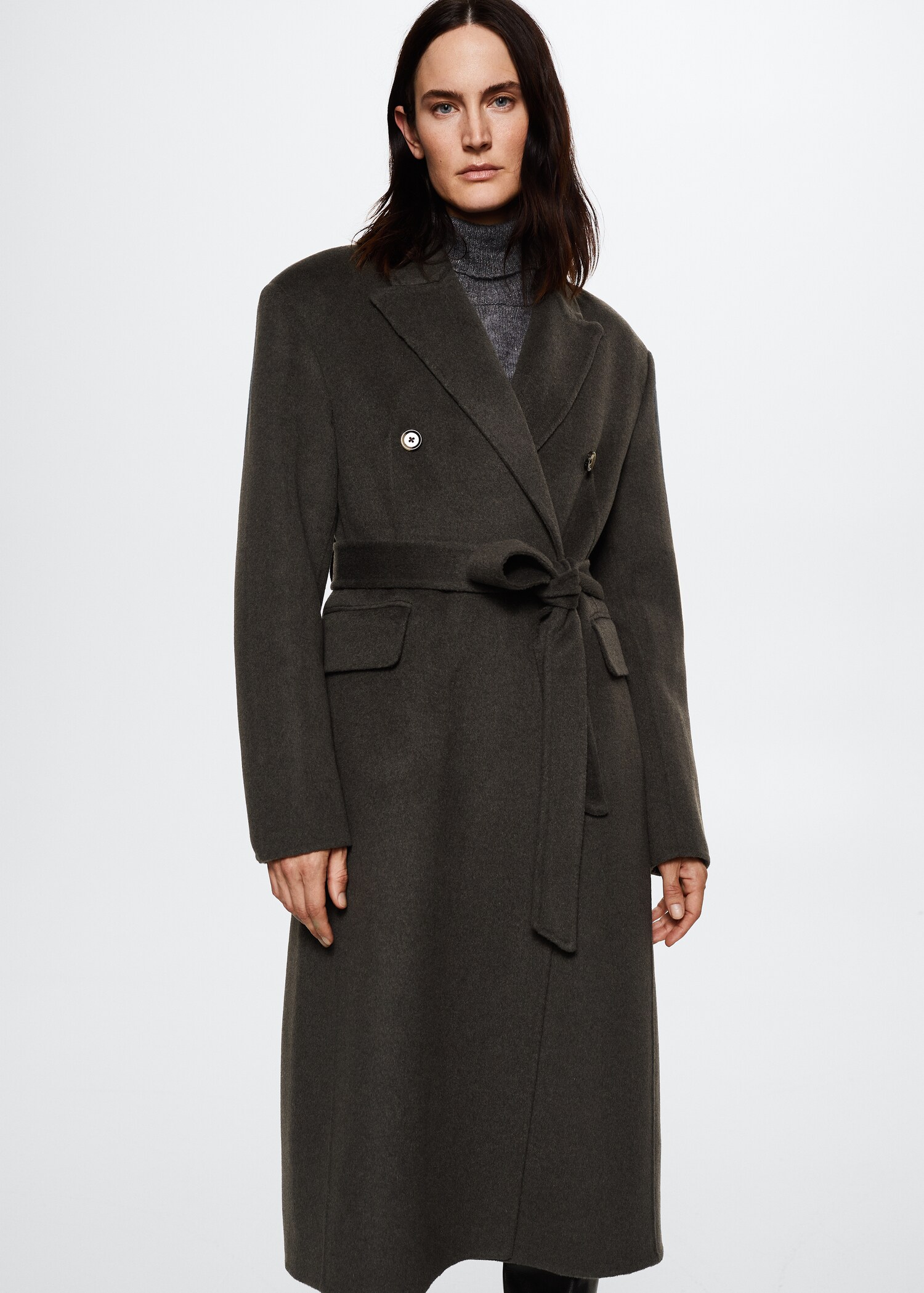 Manteau laine fait main ceinture - Plan moyen