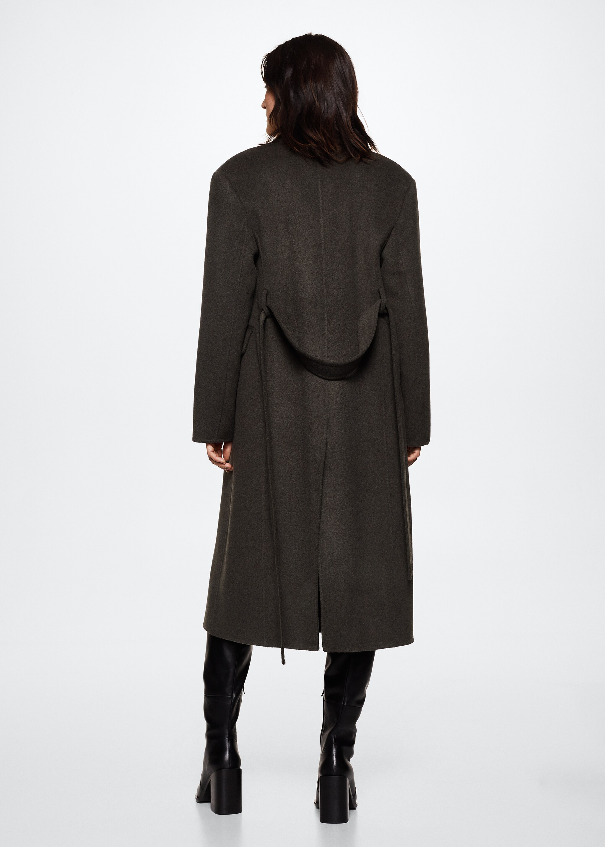 Wool coat with handmade belt - Reverse of the article