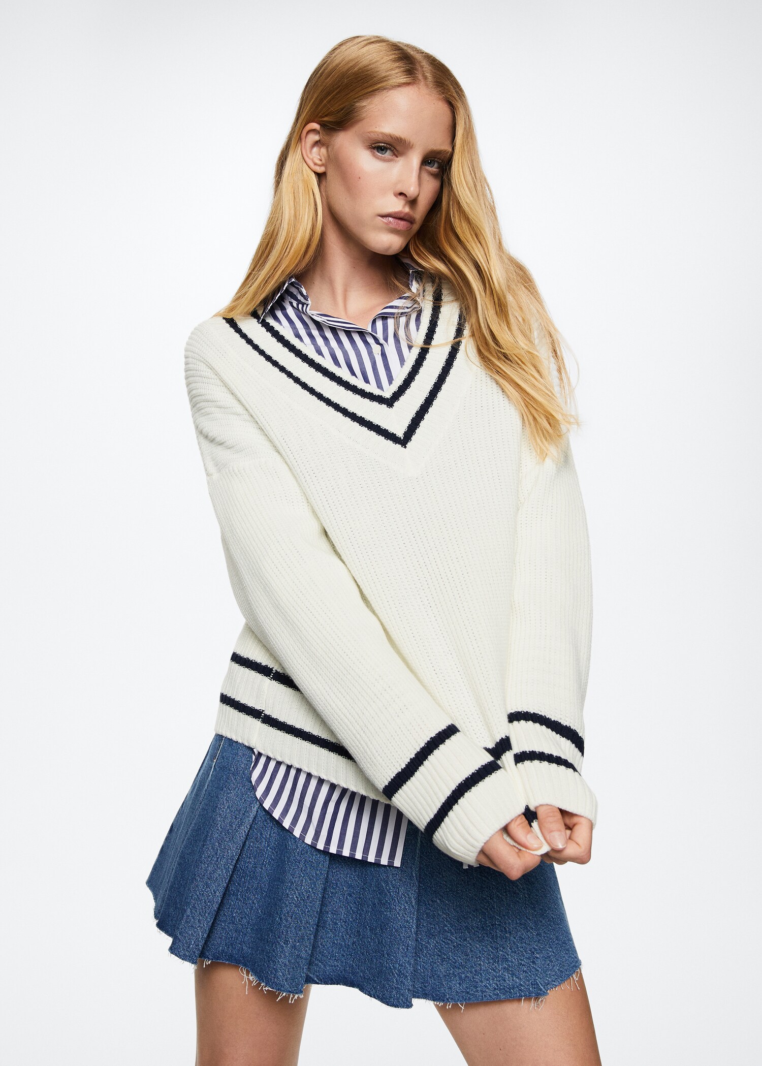 Pull-over oversize col en V - Plan moyen