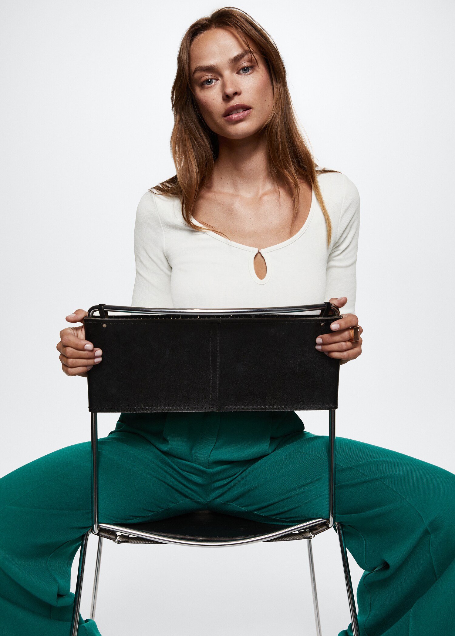 Long-sleeved t-shirt with cut-out - Details of the article 2