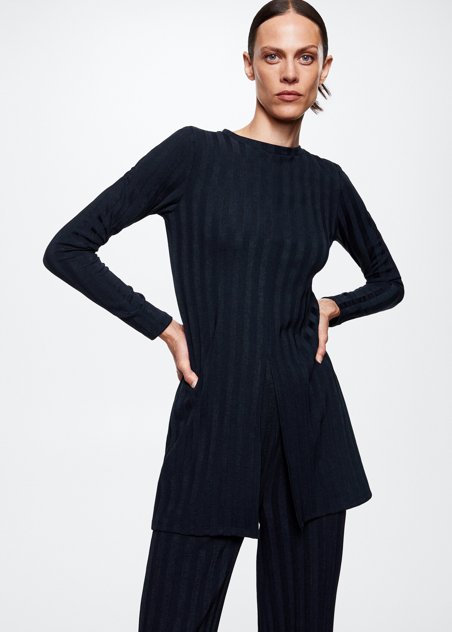 Long-sleeved t-shirt with cut-out - Medium plane