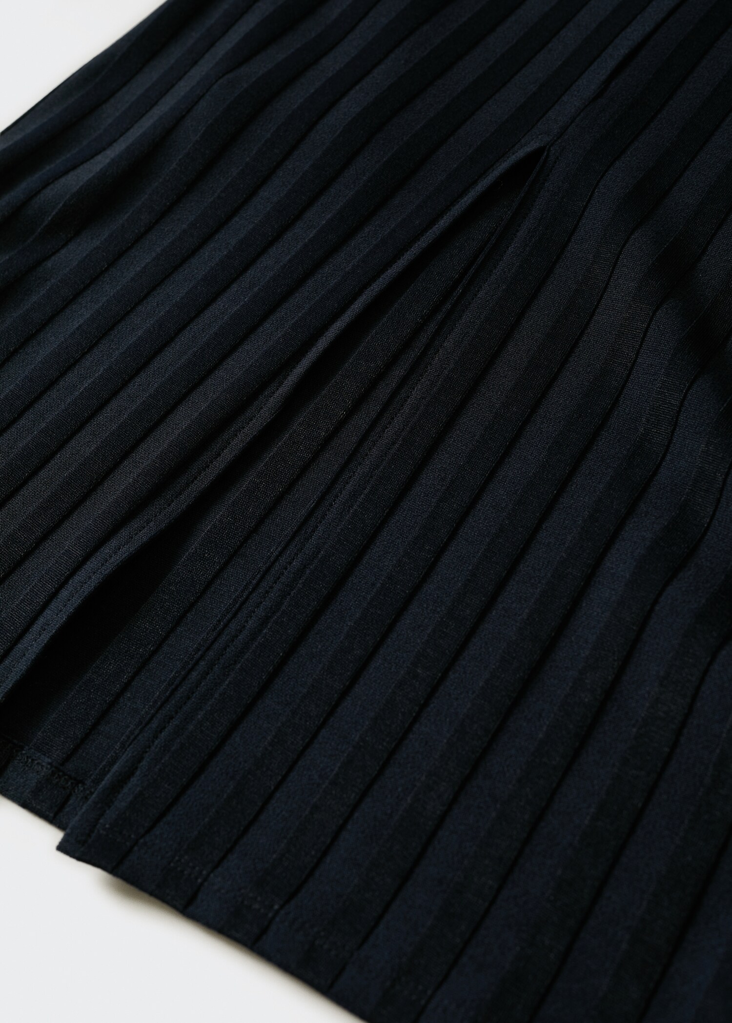 Long-sleeved t-shirt with cut-out - Details of the article 8