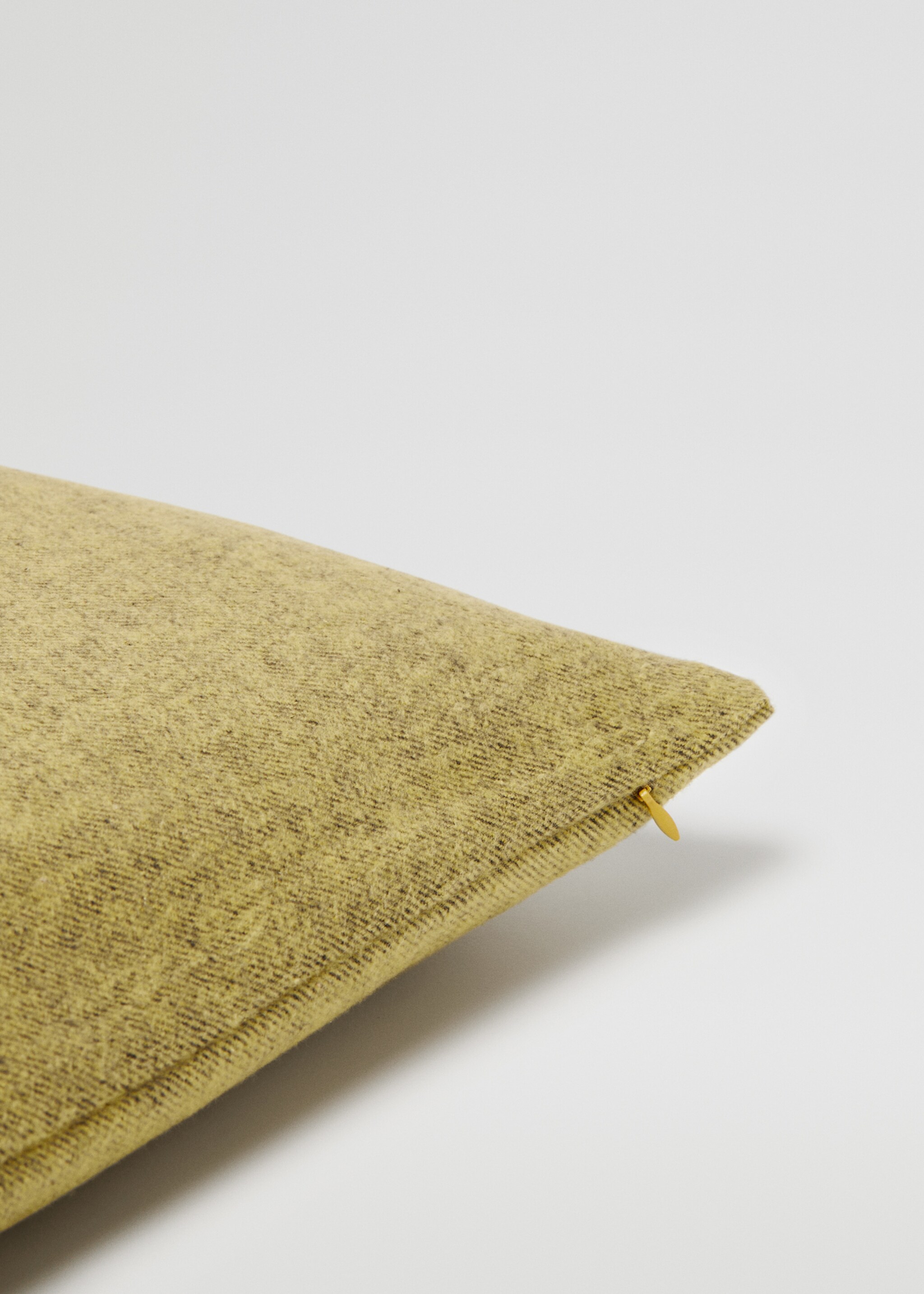 100% cotton cushion case 45x45cm - Details of the article 3, Khaki. Ref: 37006708-00.