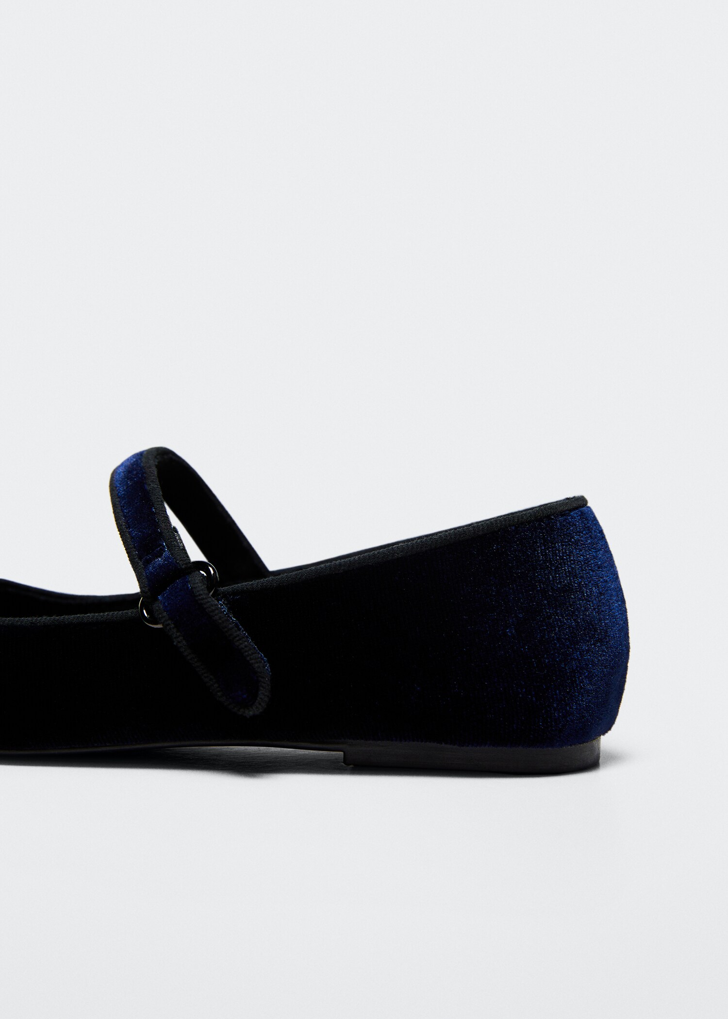 Velvet ballerinas - Details of the article 2