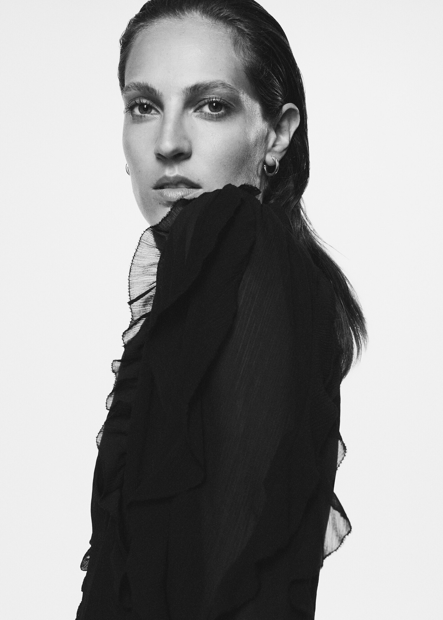 Textured ruffled blouse - Details of the article 4