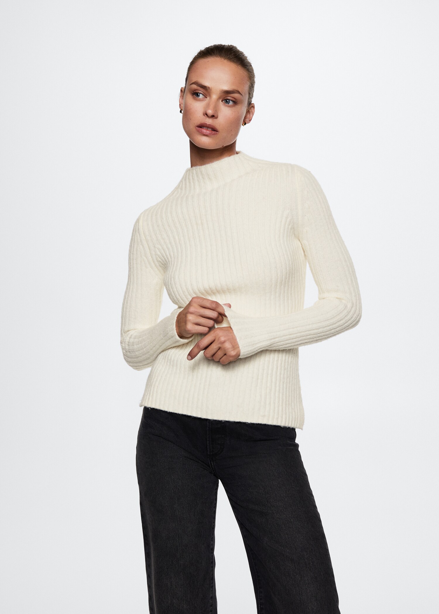 Gerippter Pullover mit halbhohem Kragen - Mittlere Ansicht