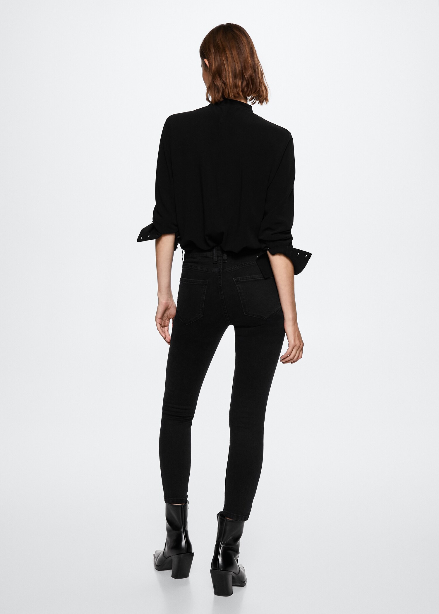 Skinny jeans in bikerstijl - Achterkant van het artikel