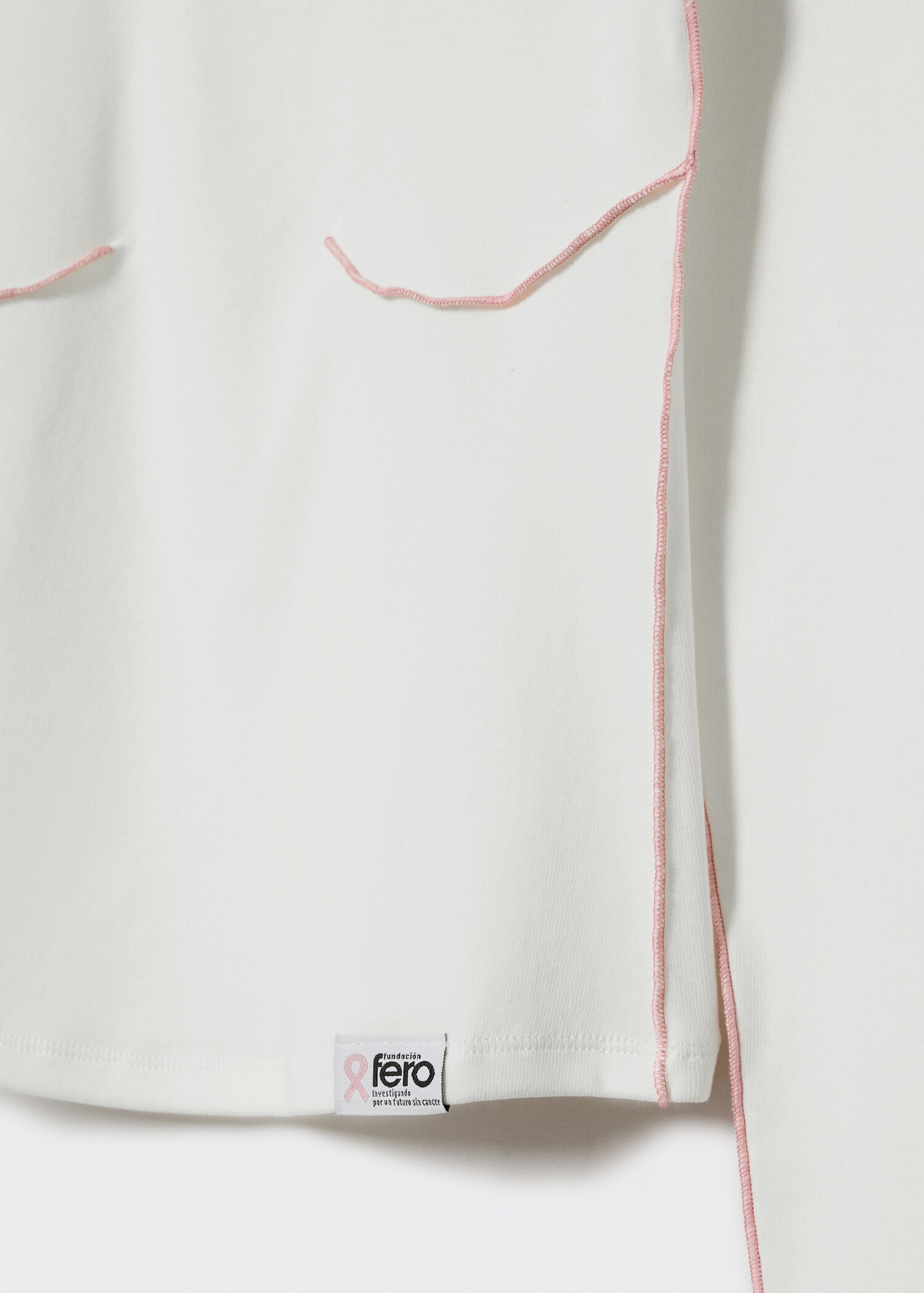 Solidair T-shirt met sierstiksels - Detail van het artikel 0