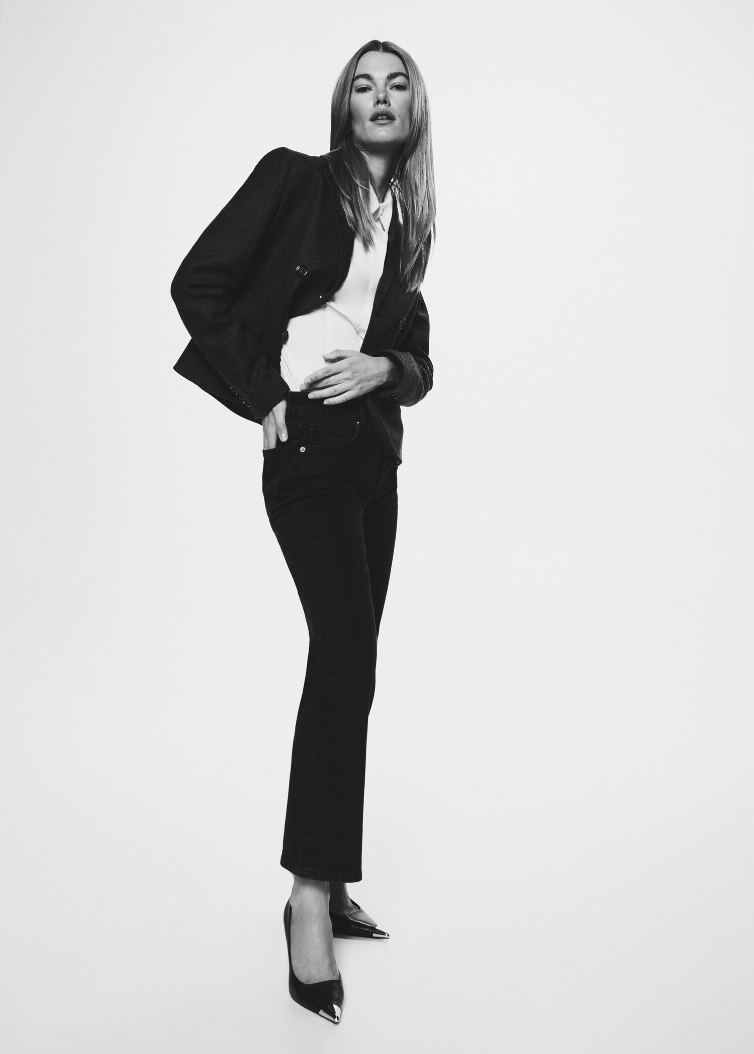 Medium-rise flared jeans  - Details of the article 2