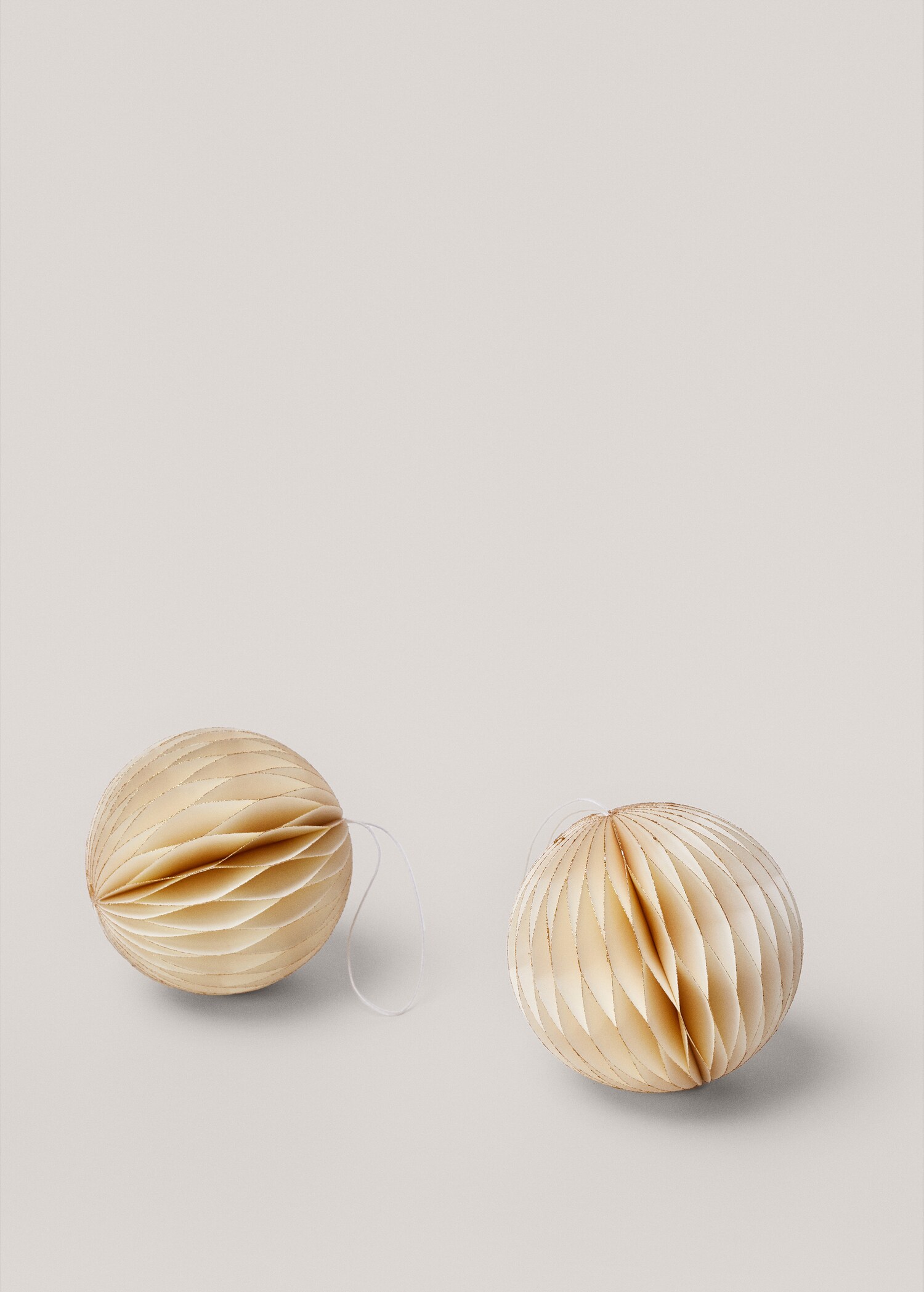 Christmas ball ornament - Details of the article 2