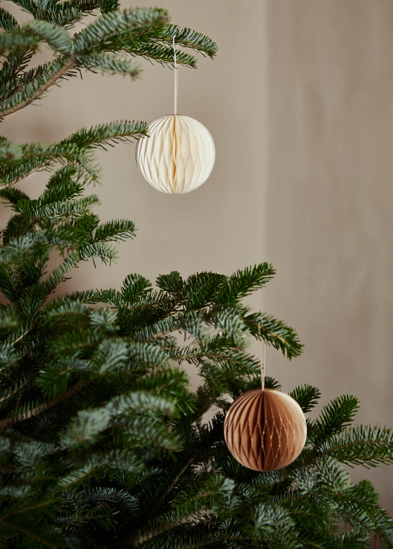 Christmas ball ornament - Details of the article 8