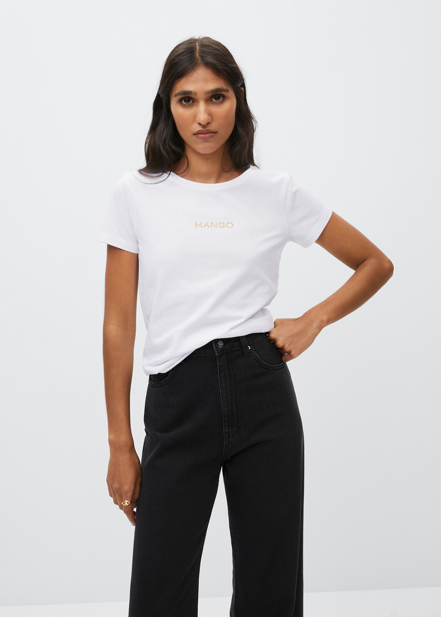 Camiseta logo metalizado - Plano medio
