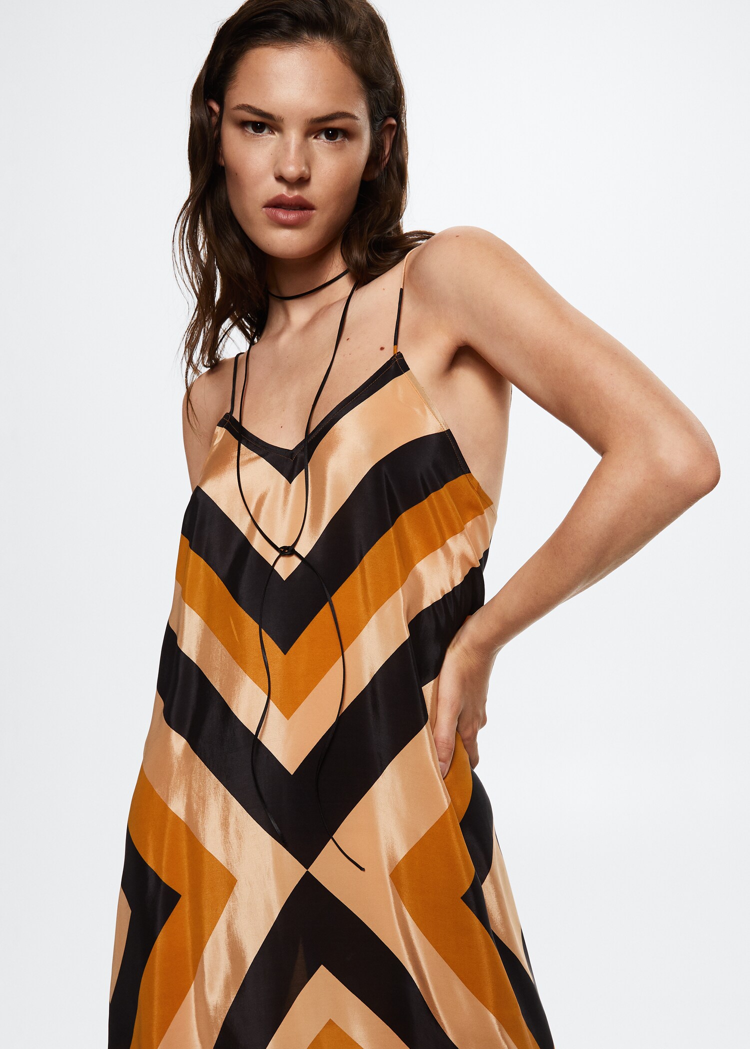 Vestido rayas satinado - Plano medio