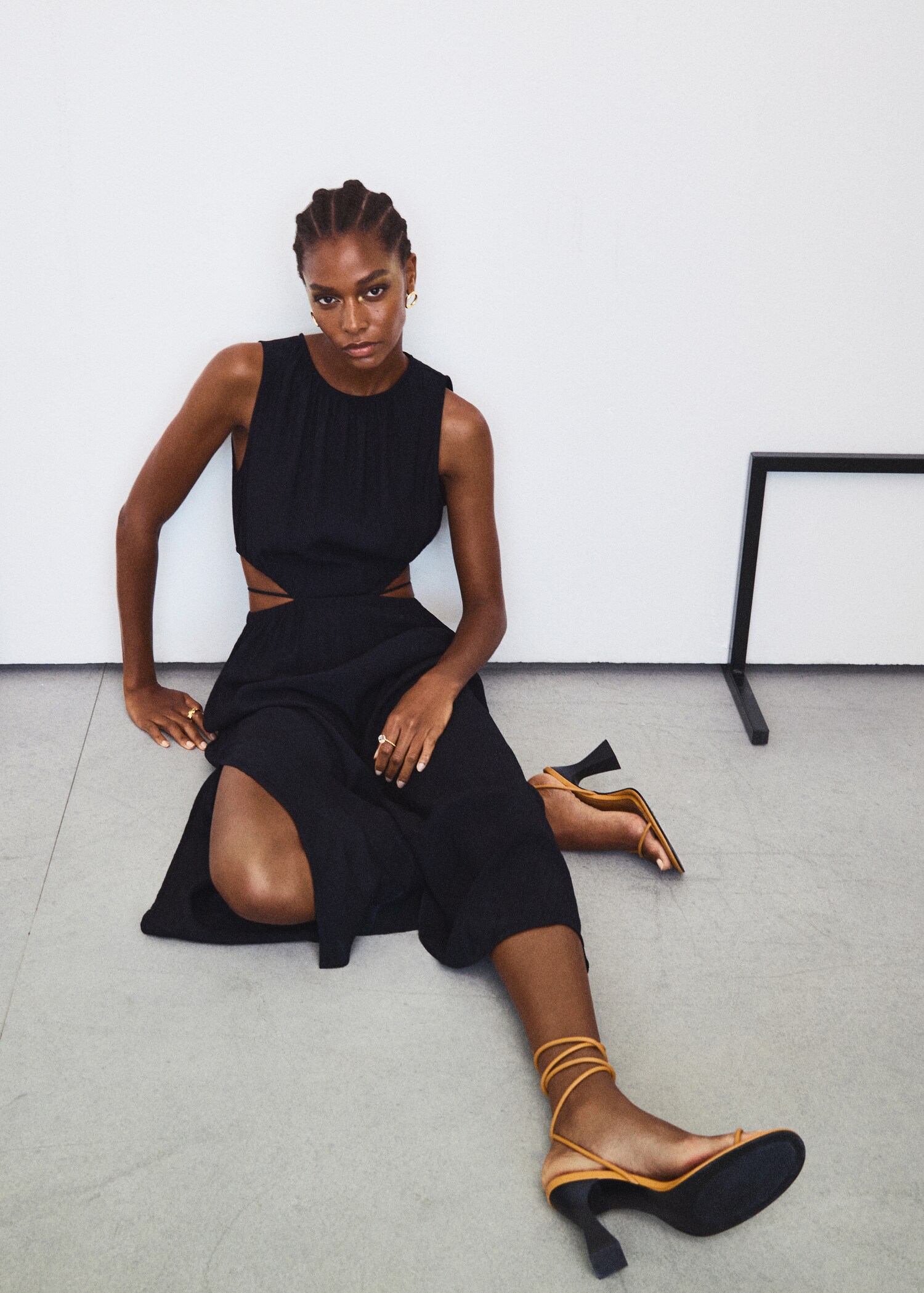 Side slit dress - Details of the article 6