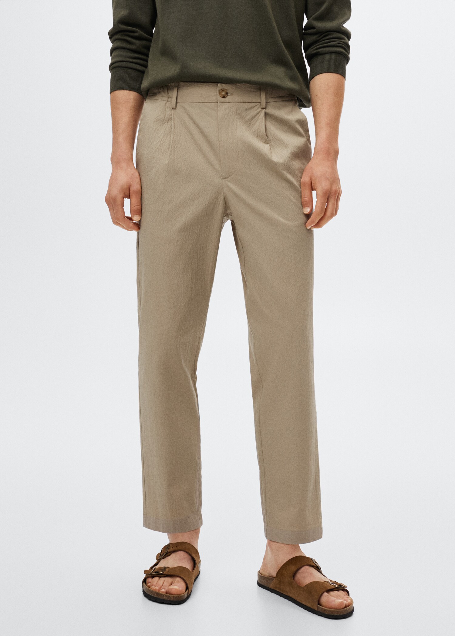 Pantalón pinzas efecto seersucker - Plano medio
