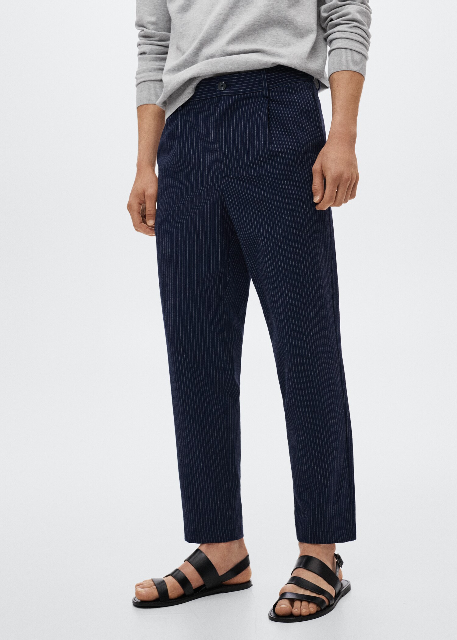 Pantalón pinzas efecto seersucker - Plano medio