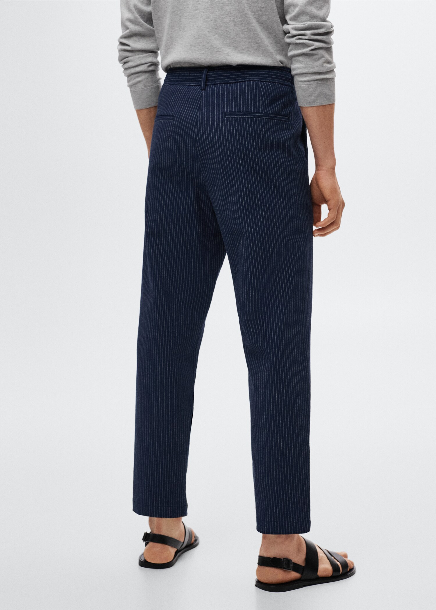 Pantalón pinzas efecto seersucker - Reverso del artículo