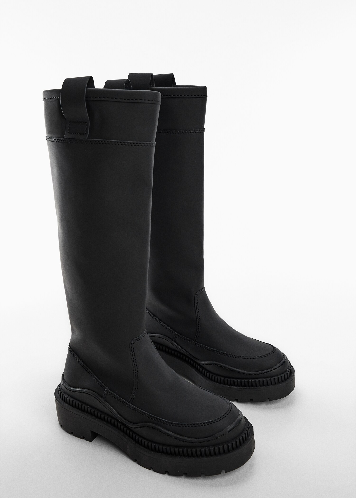 Boots med høyt skaft og plattform - Halvtotal bildeutsnitt