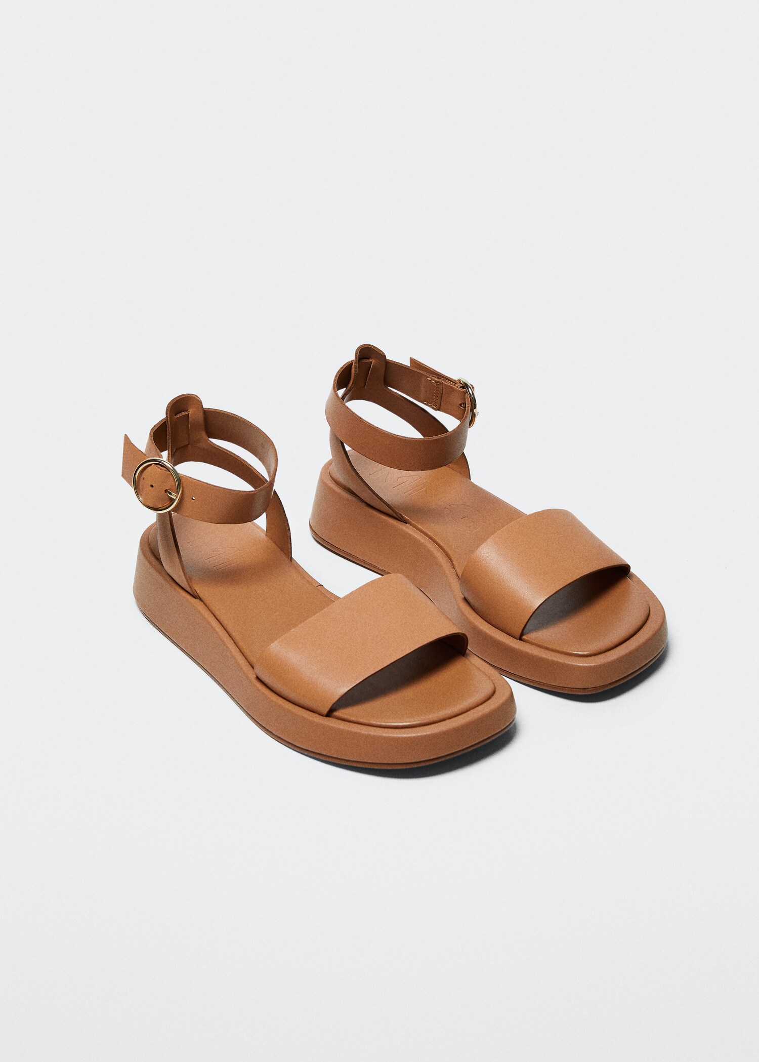 Sandalias piel tiras  - Plano medio