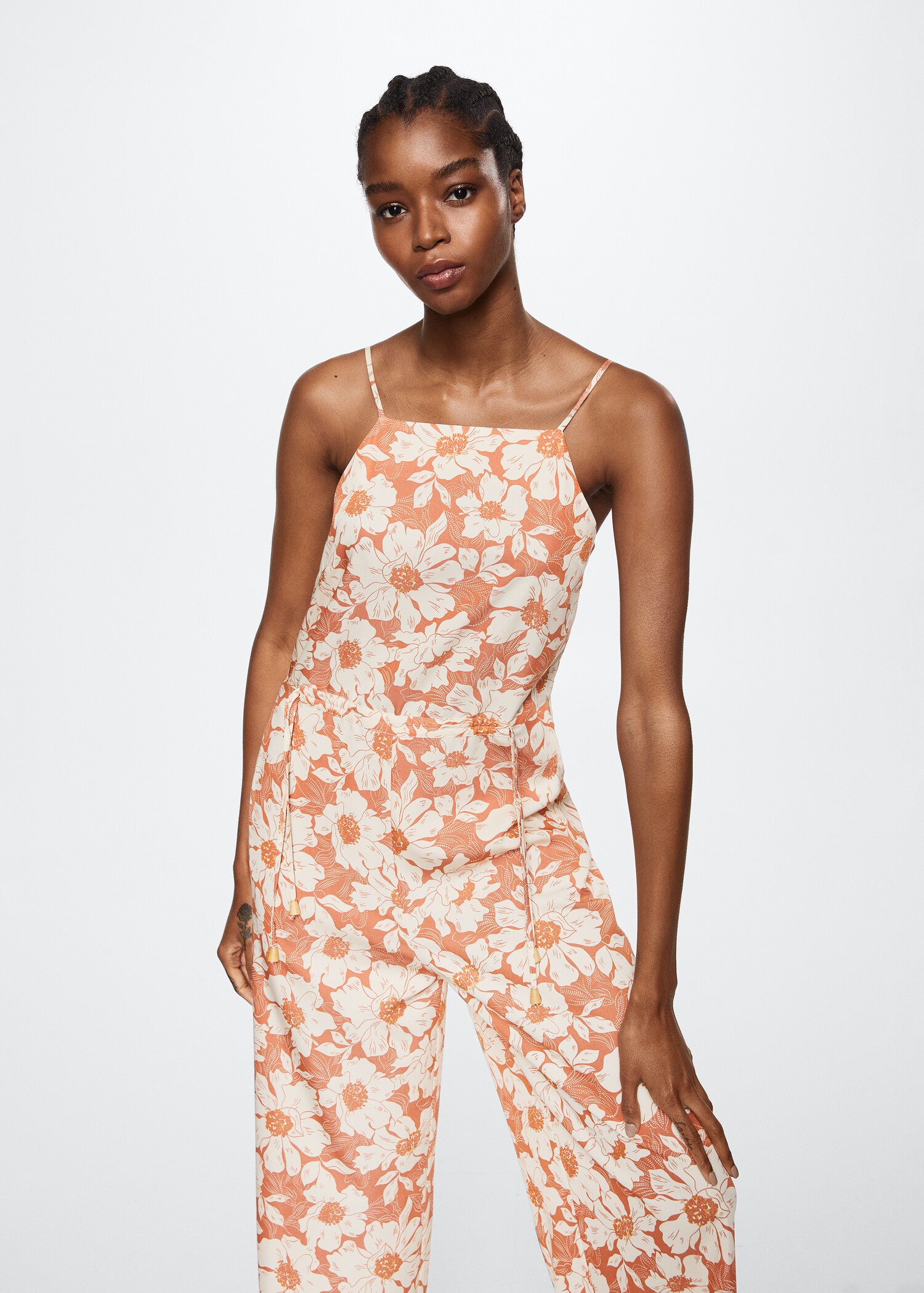 Mono largo estampado floral - Plano medio