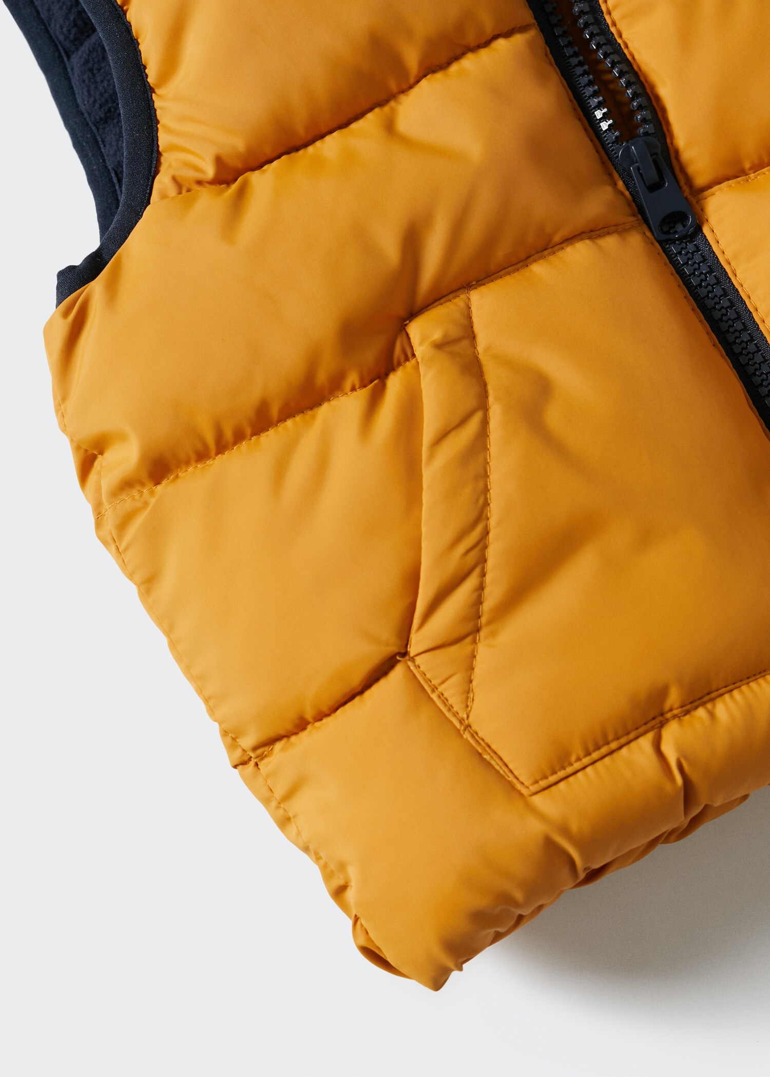 Quilted gilet - Details of the article 9
