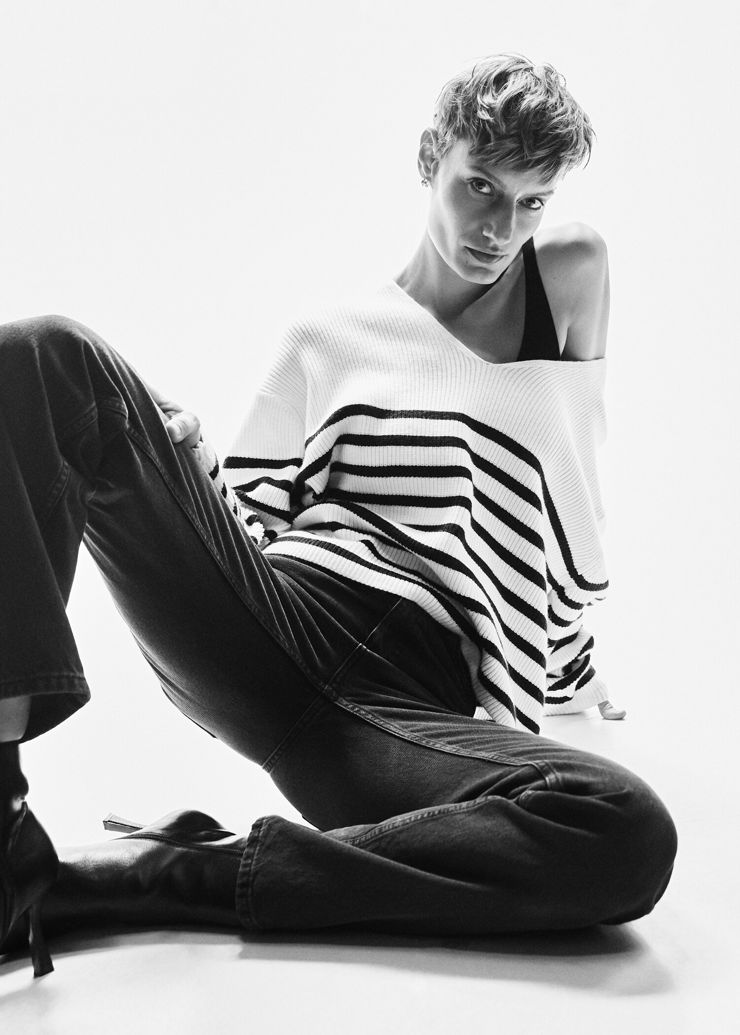 Oversized striped sweater - Details of the article 2