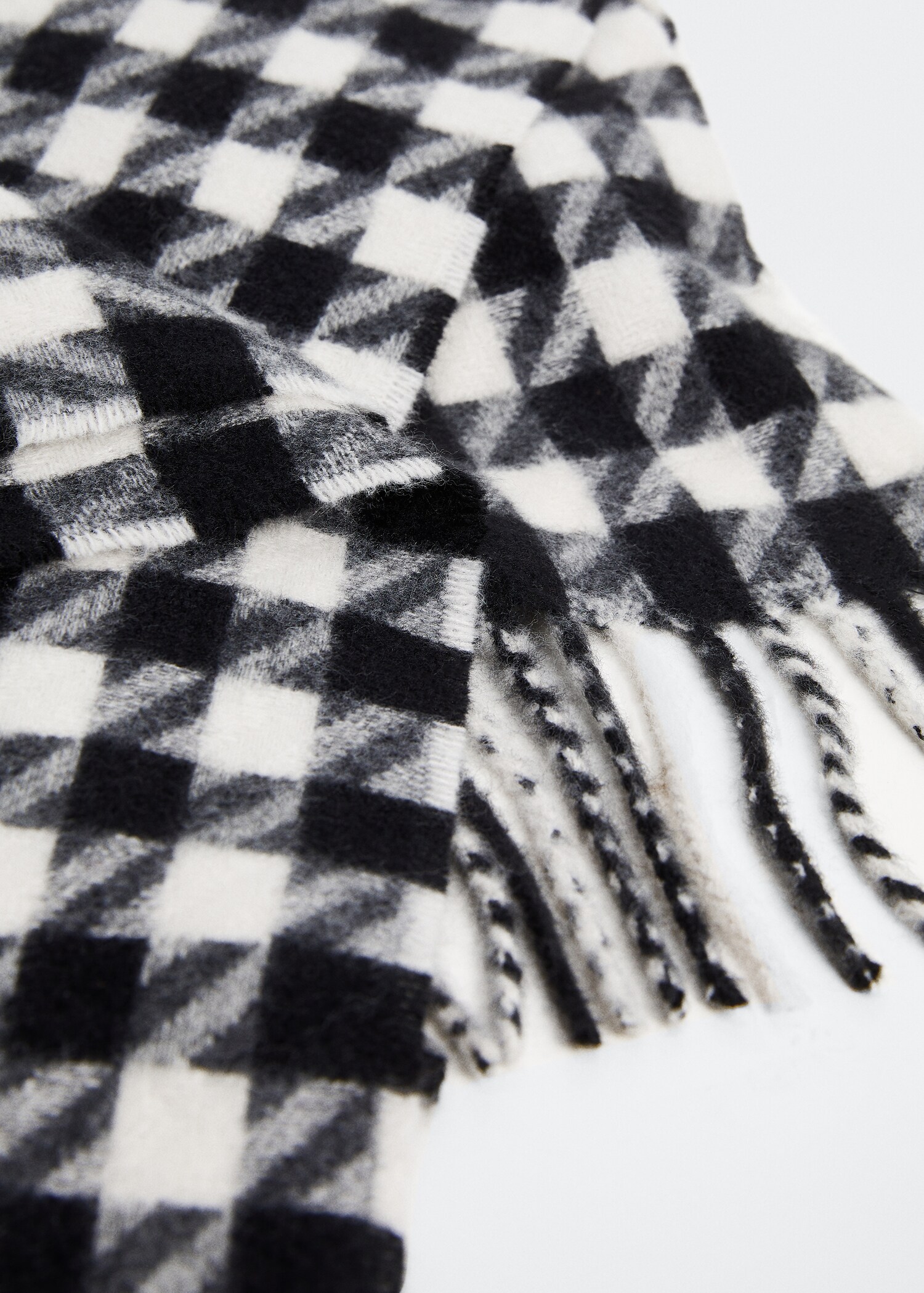 Houndstooth knit scarf - Details of the article 1