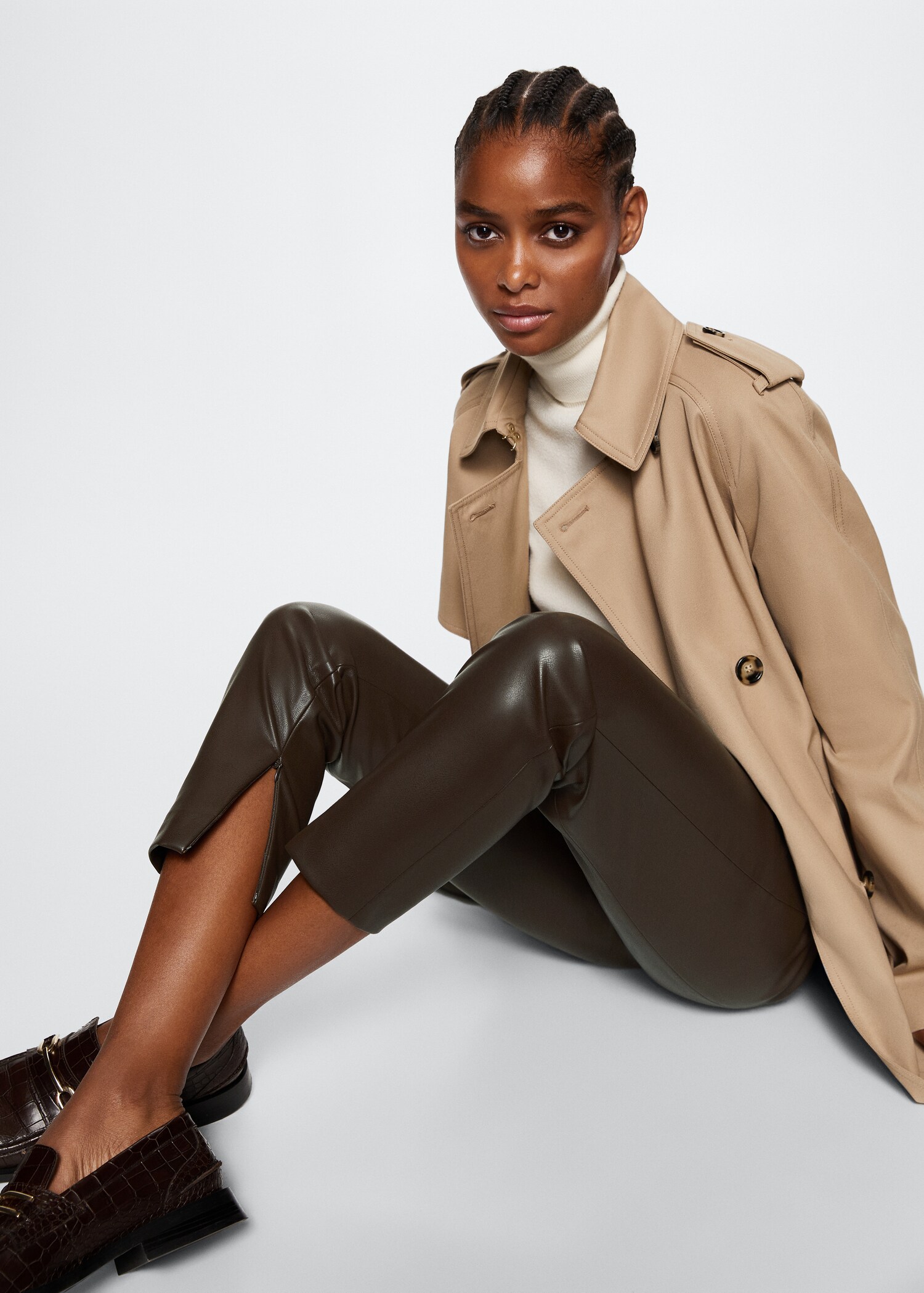 Leather-effect leggings with split hems - Details of the article 1