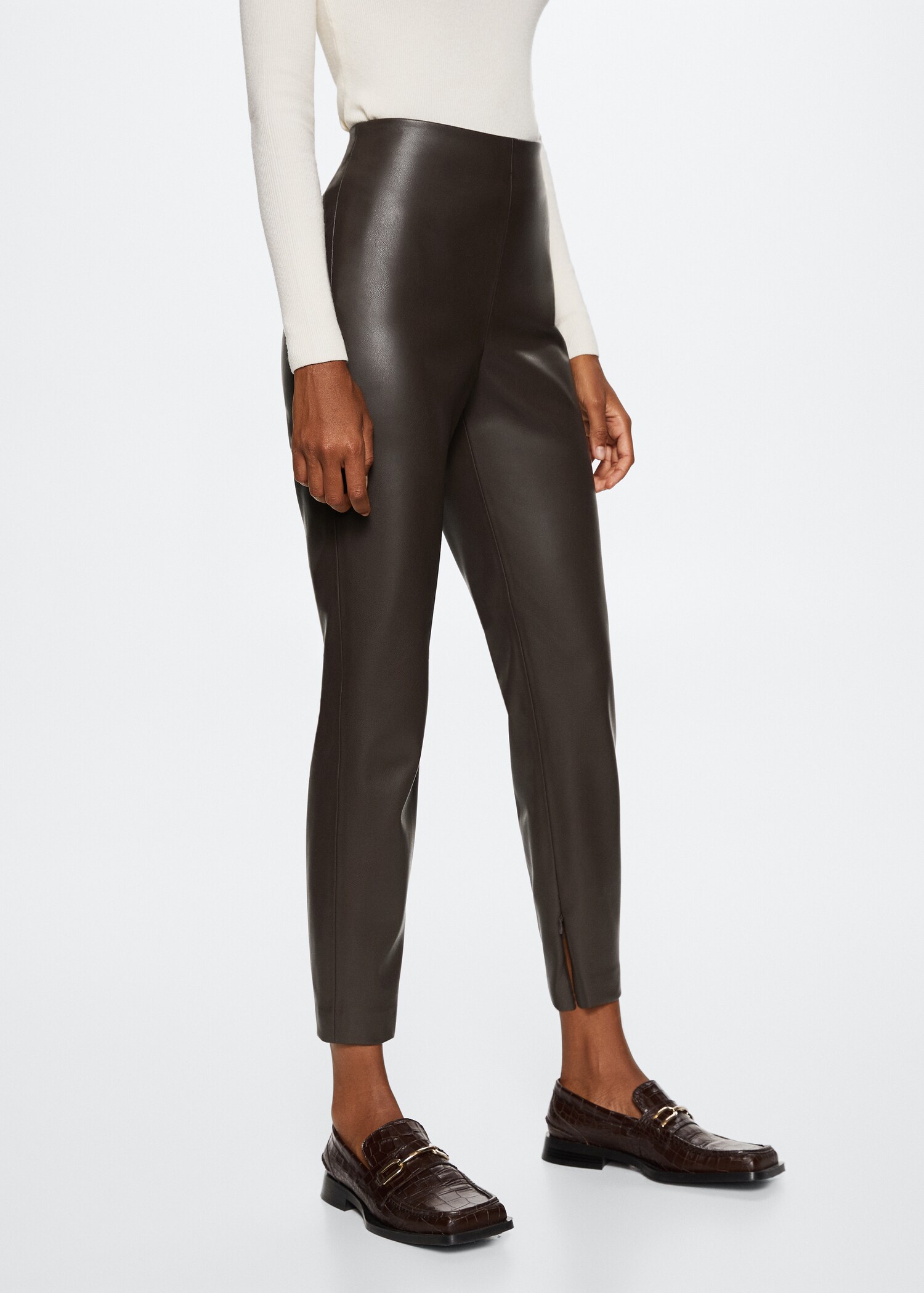 Leather-effect leggings with split hems - Details of the article 6