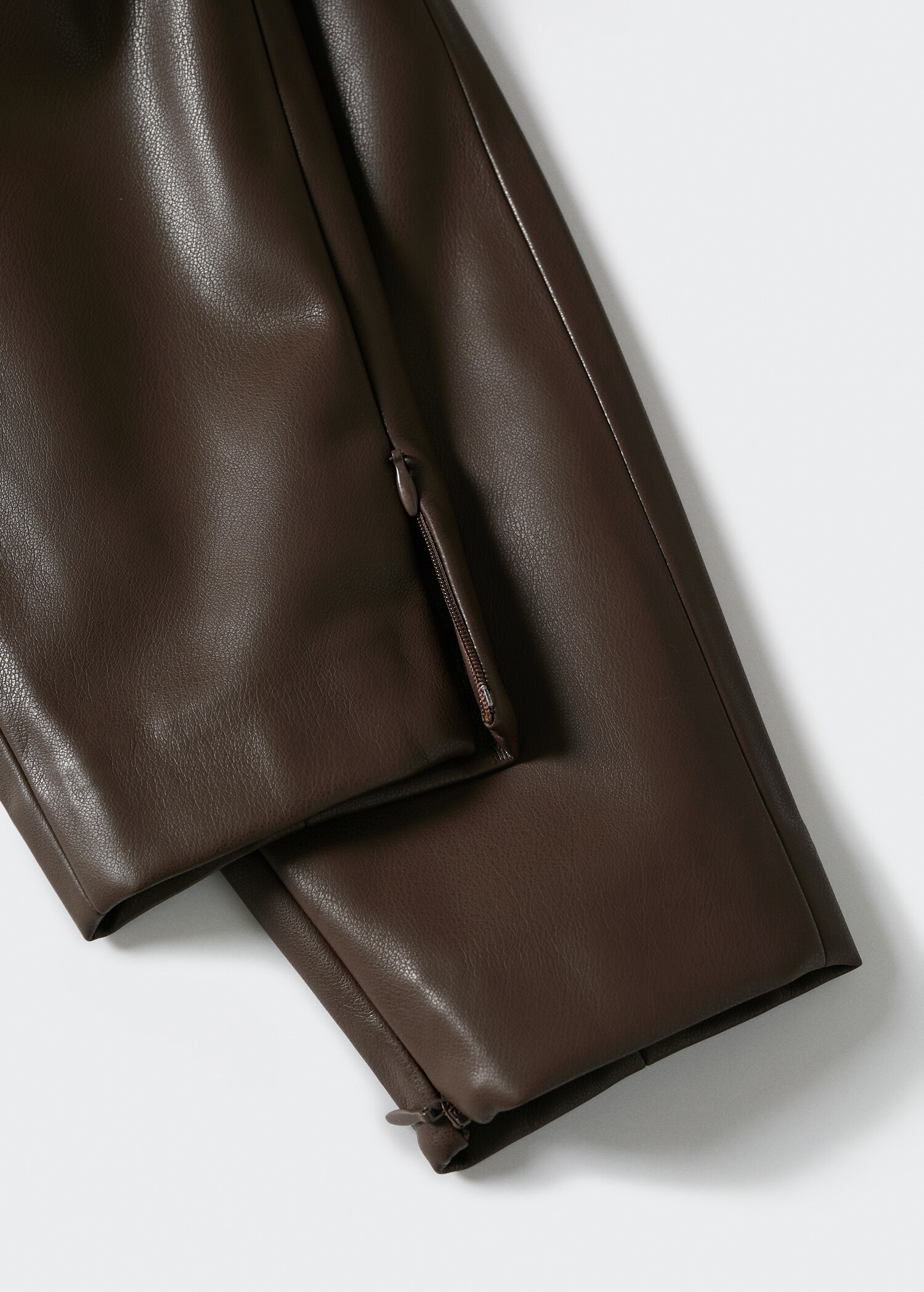 Leather-effect leggings with split hems - Details of the article 8