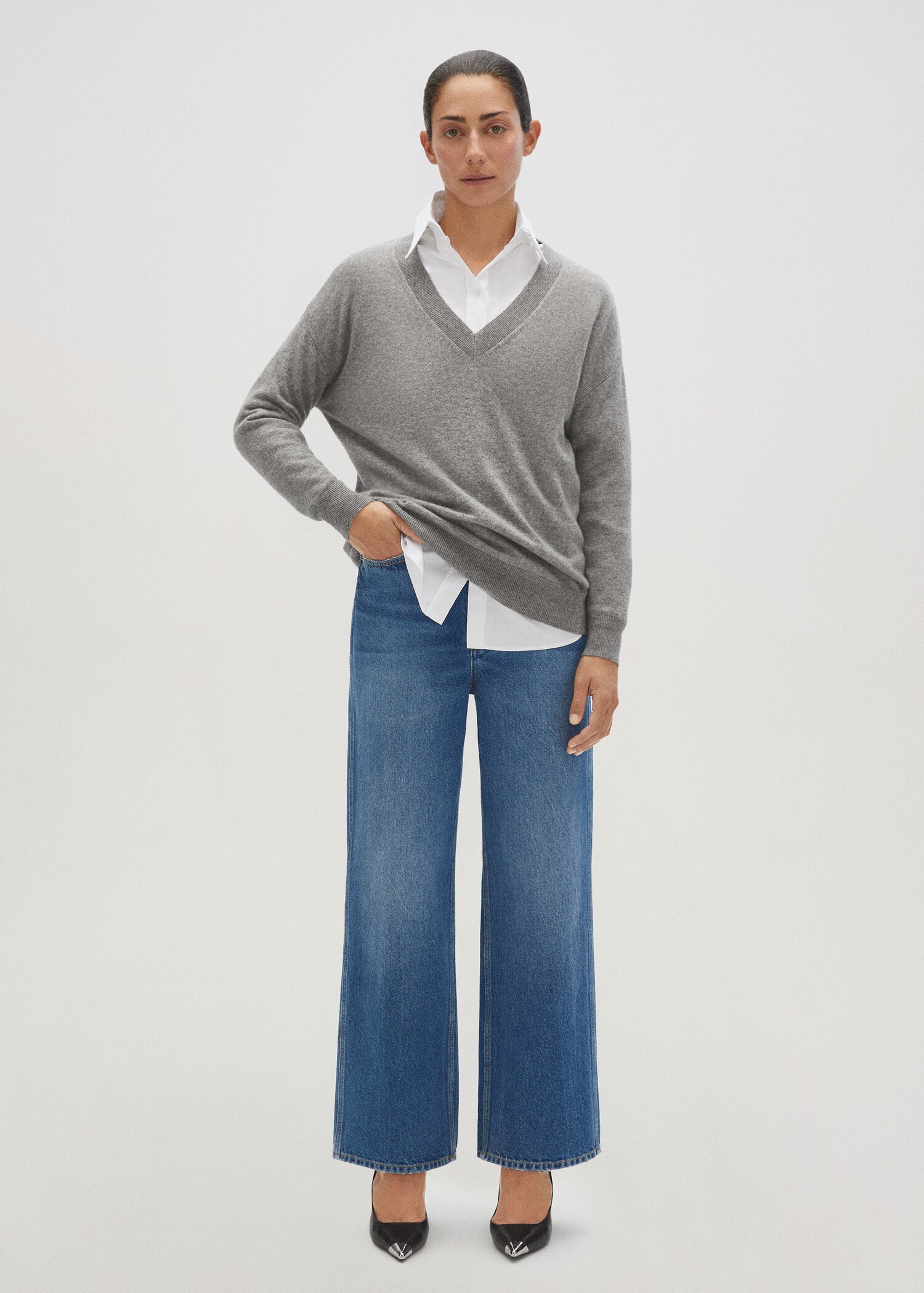 V-neck cashmere sweater - Details of the article 7