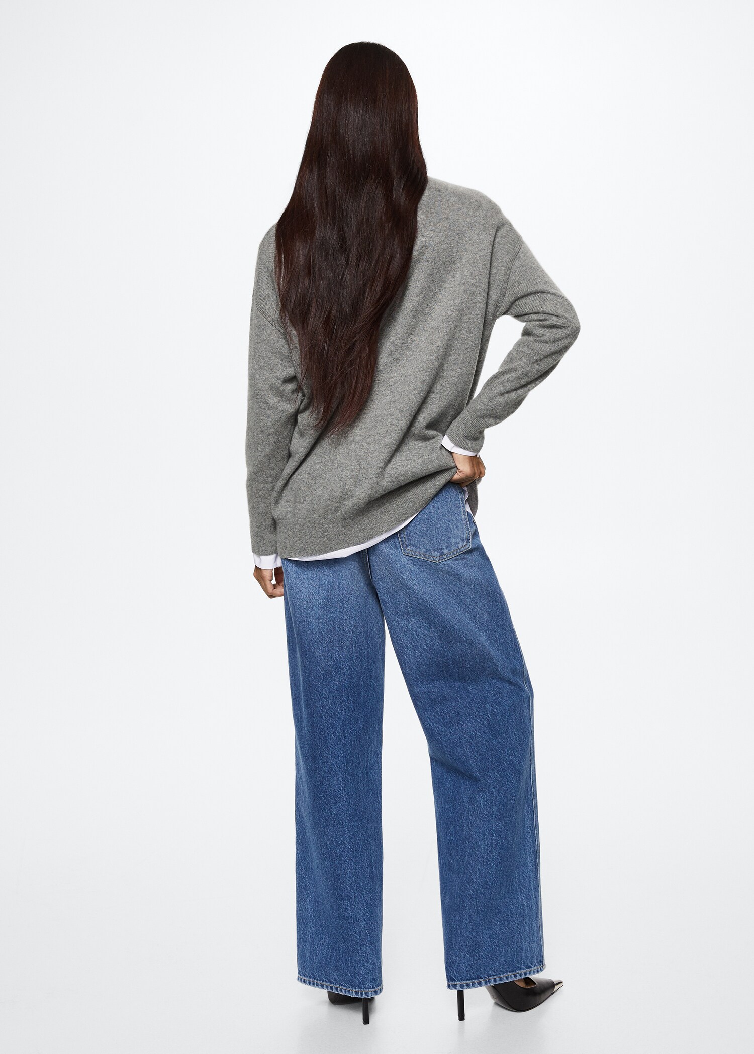 V-neck cashmere sweater - Reverse of the article