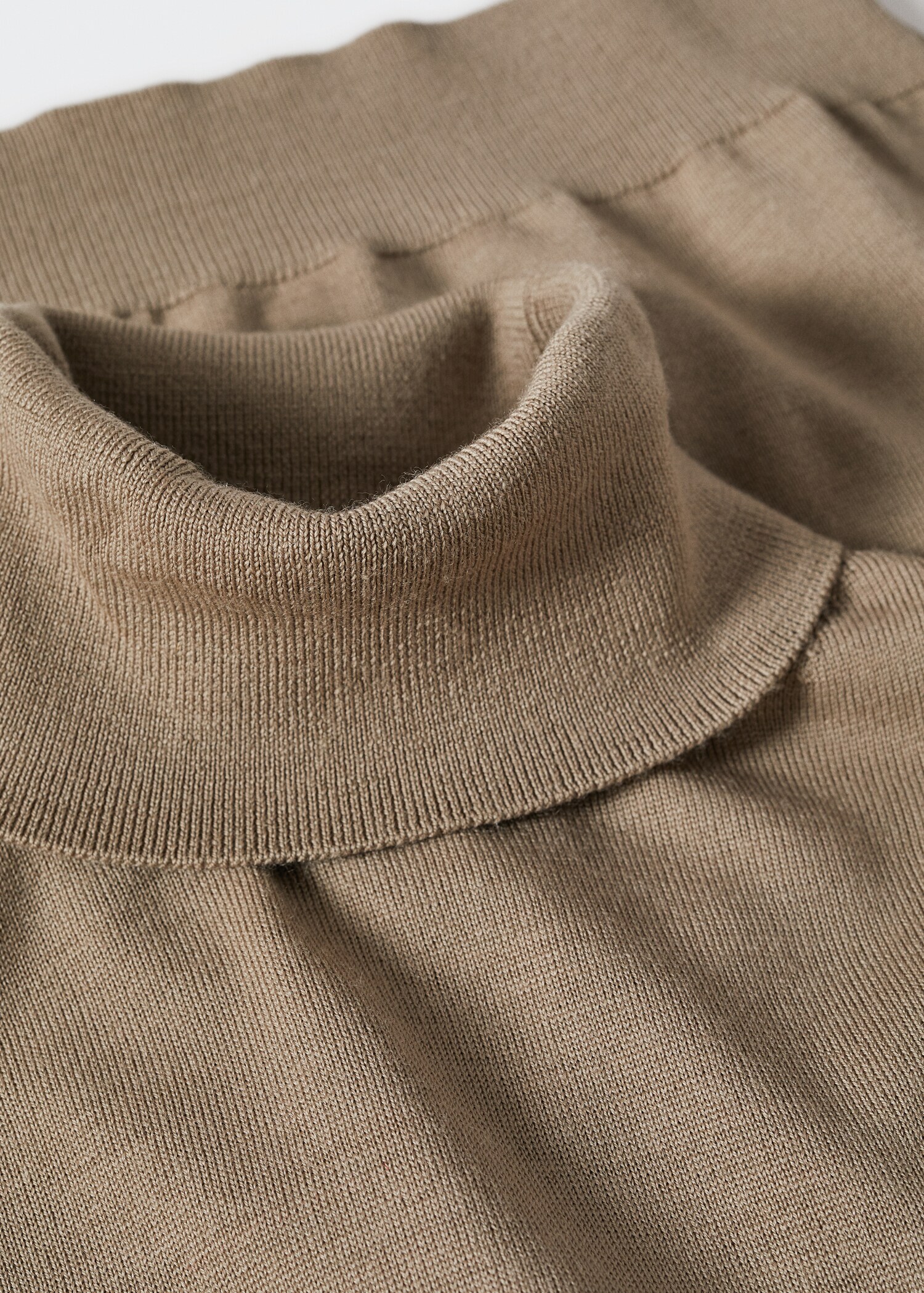 Turtleneck wool sweater - Details of the article 8