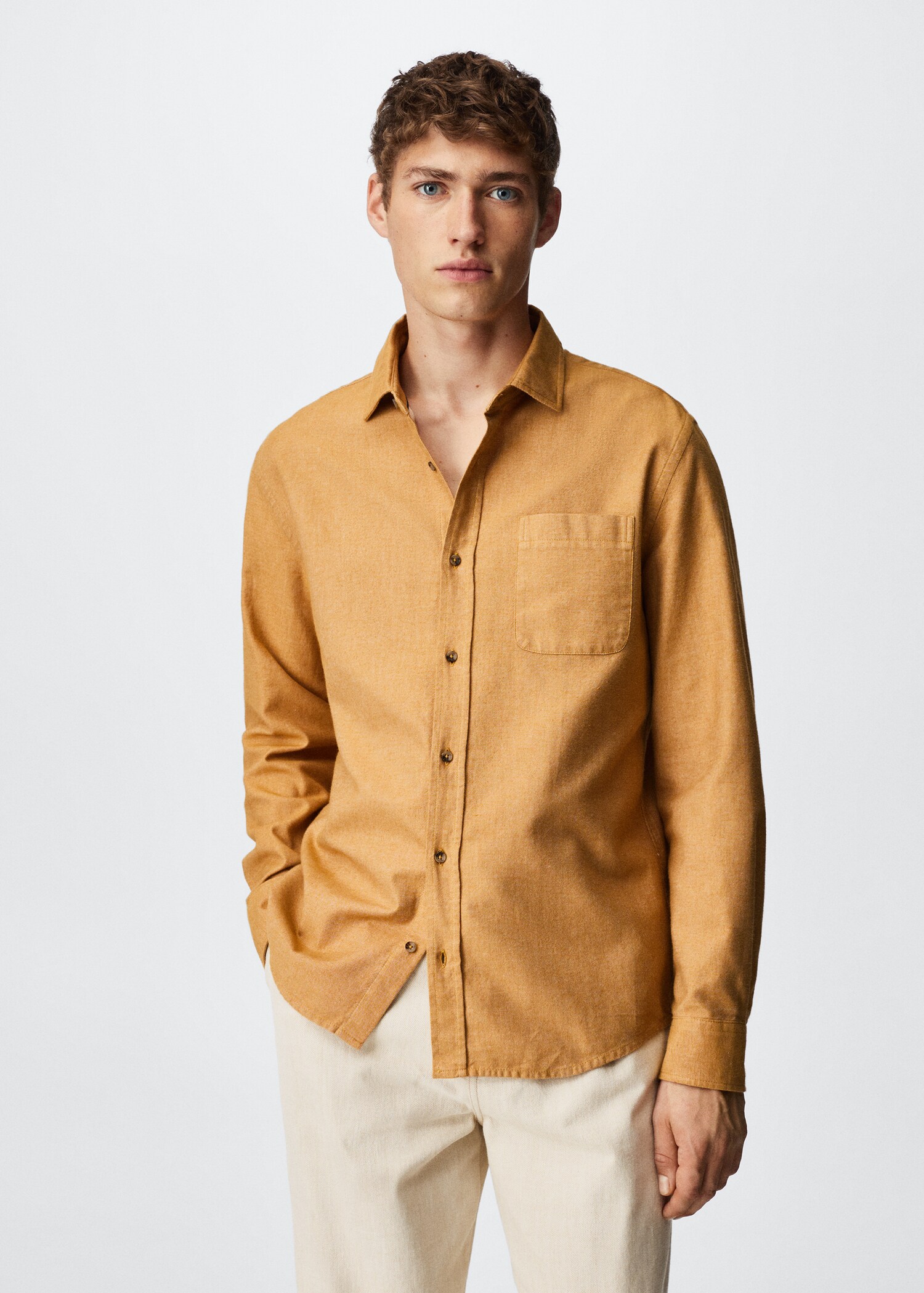 Chemise coton à poche - Plan moyen