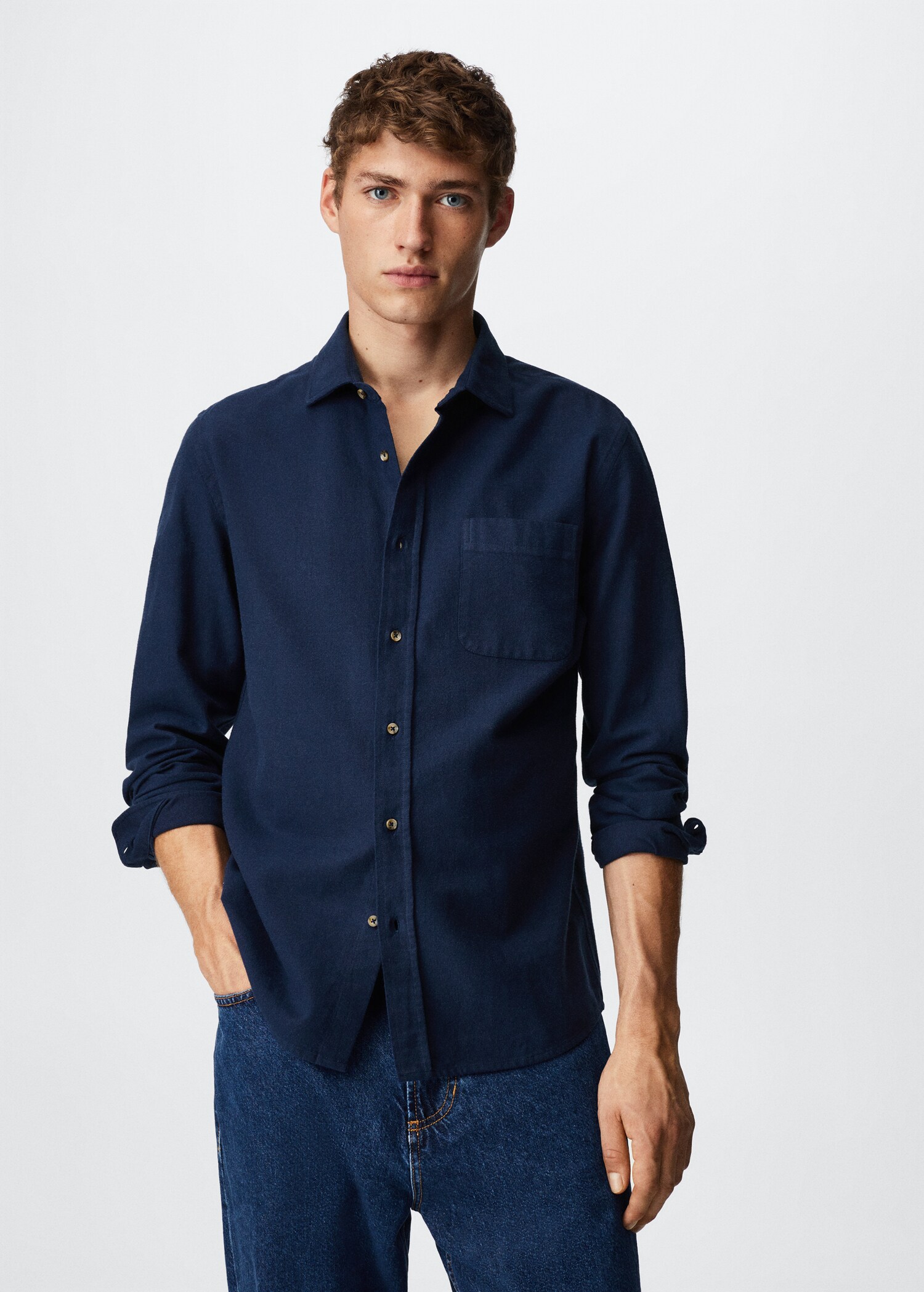 Chemise coton à poche - Plan moyen