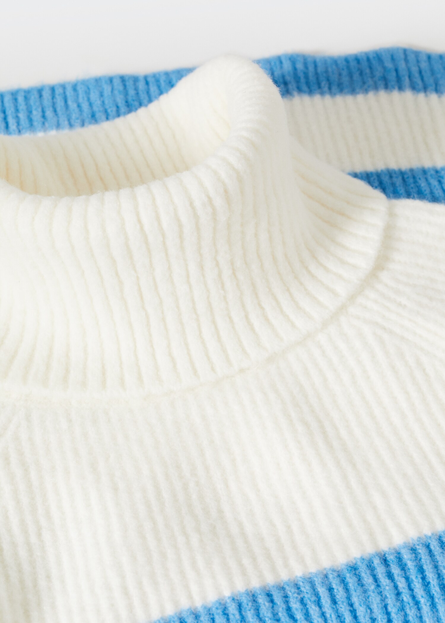 Gestreifter Rollkragenpullover - Detail des Artikels 8