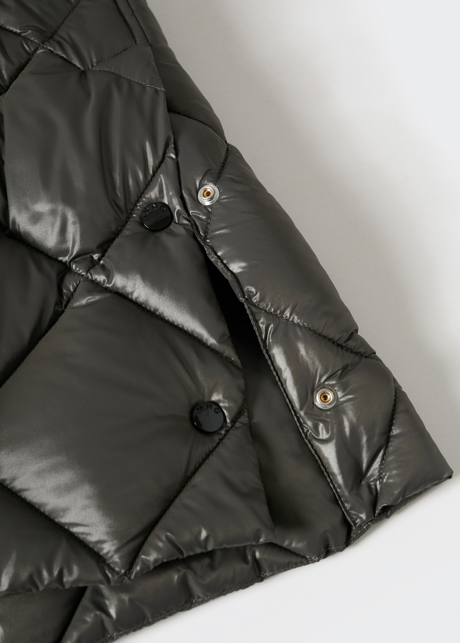 Hood quilted coat - Details of the article 8