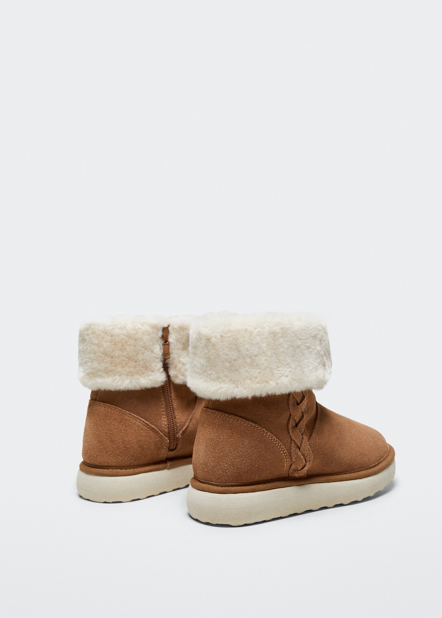 Shearling-lined ankle boots - Details of the article 2
