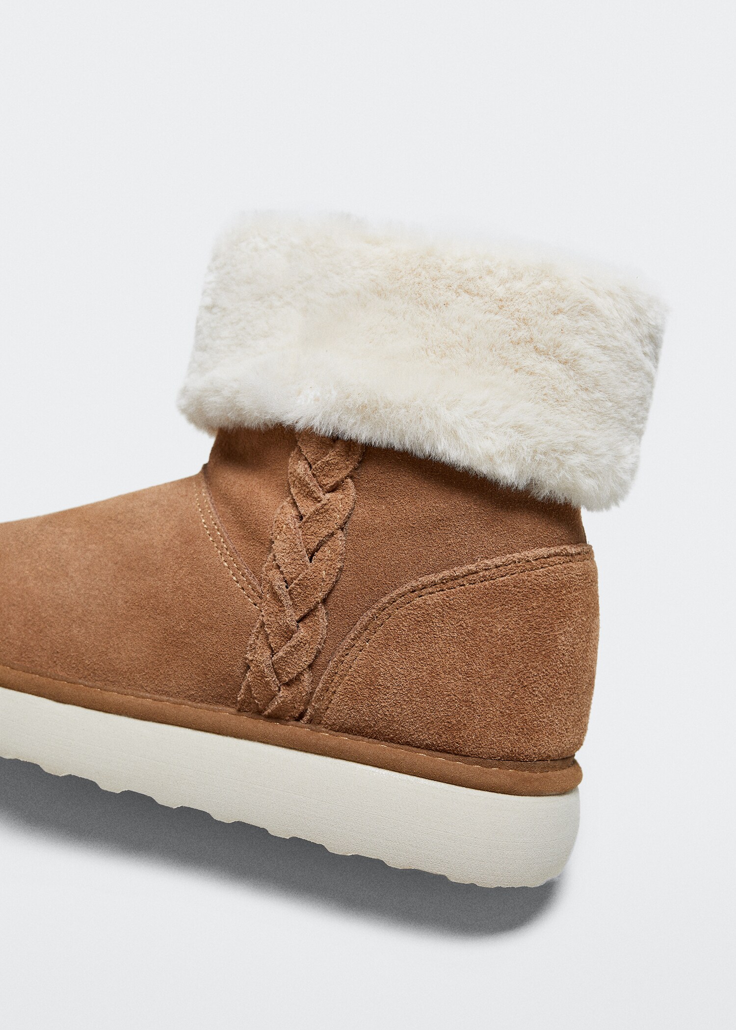 Shearling-lined ankle boots - Details of the article 3