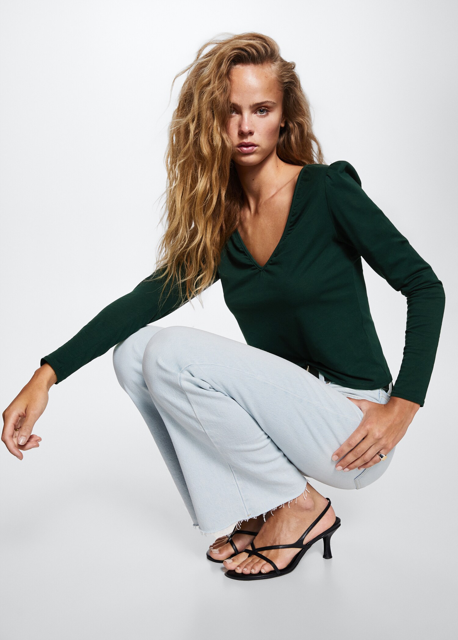 Long-sleeved V-neck T-shirt - Details of the article 2