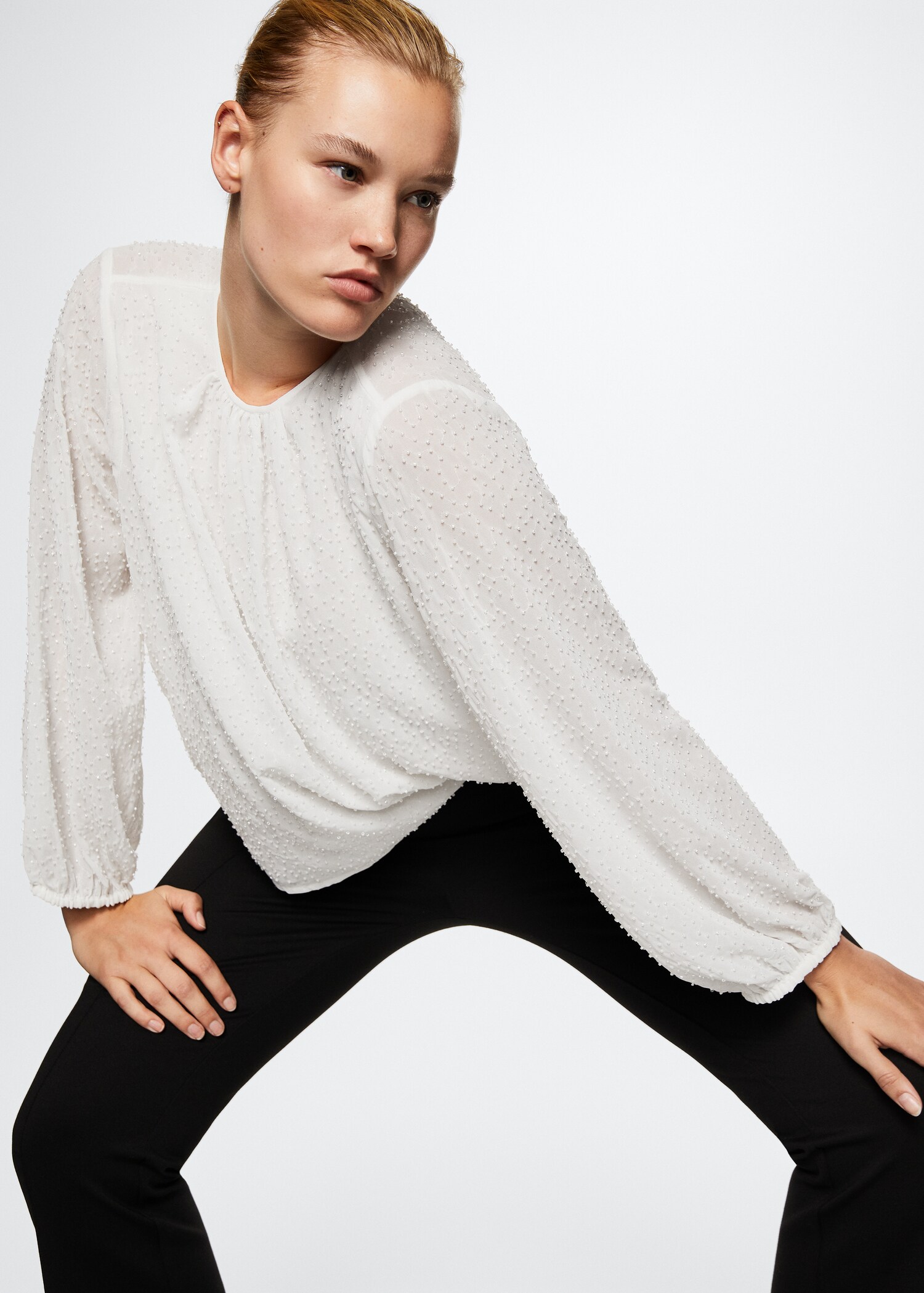 Bluse mit Perlenverzierung - Detail des Artikels 5