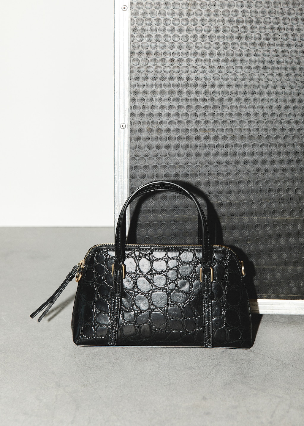 Croc effect shoulder bag Women MANGO OUTLET Latvia